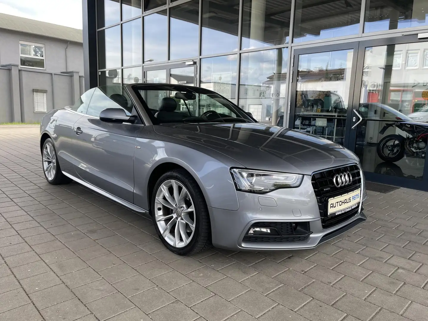 Audi A5 A5 Cabriolet S-Line ACC, PDC, KLIMAAUTO, SHZ Grau - 1