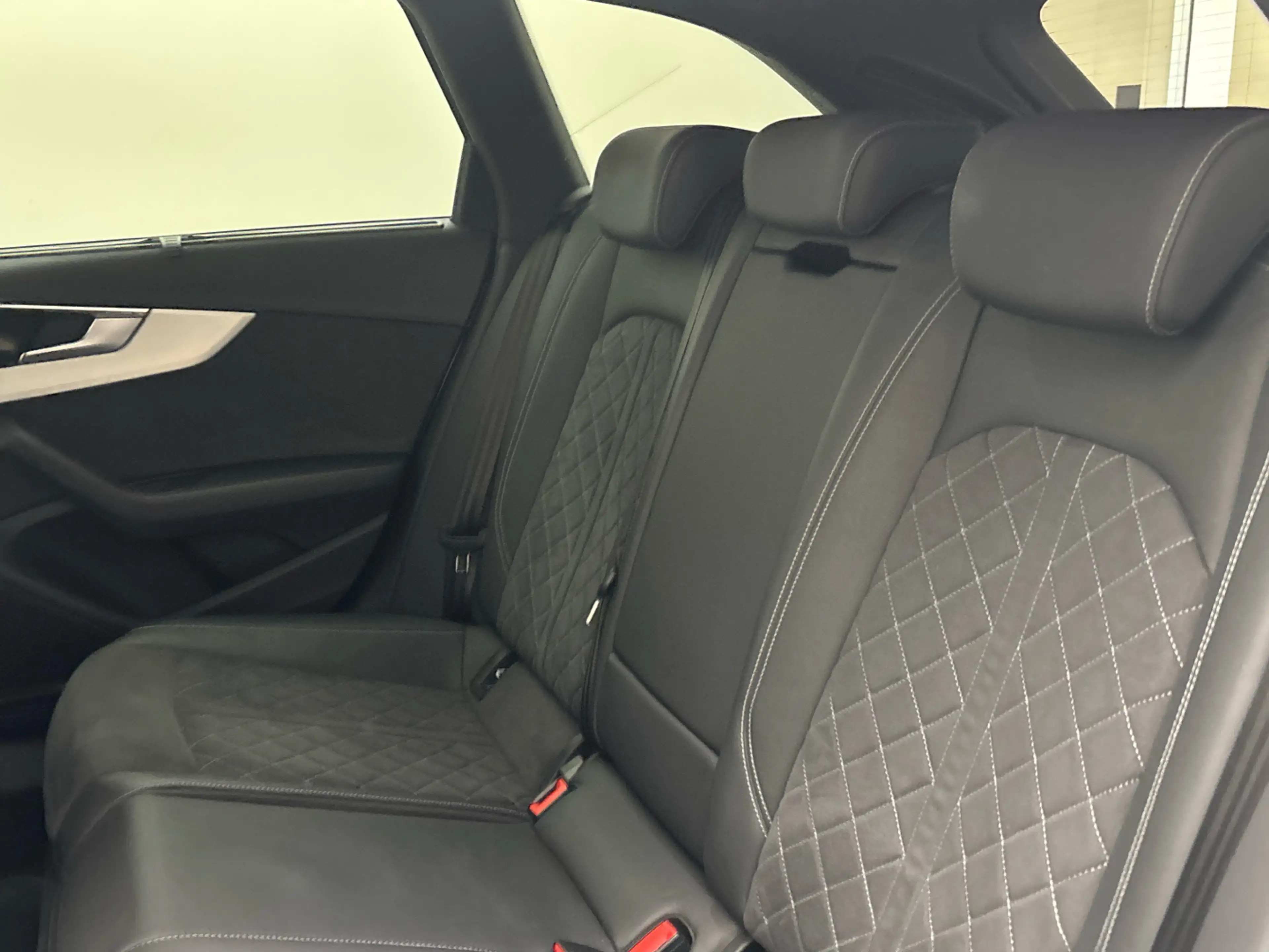 Audi S4 Avant 3.0 TDI quattro MMI LED B&O — photo 10