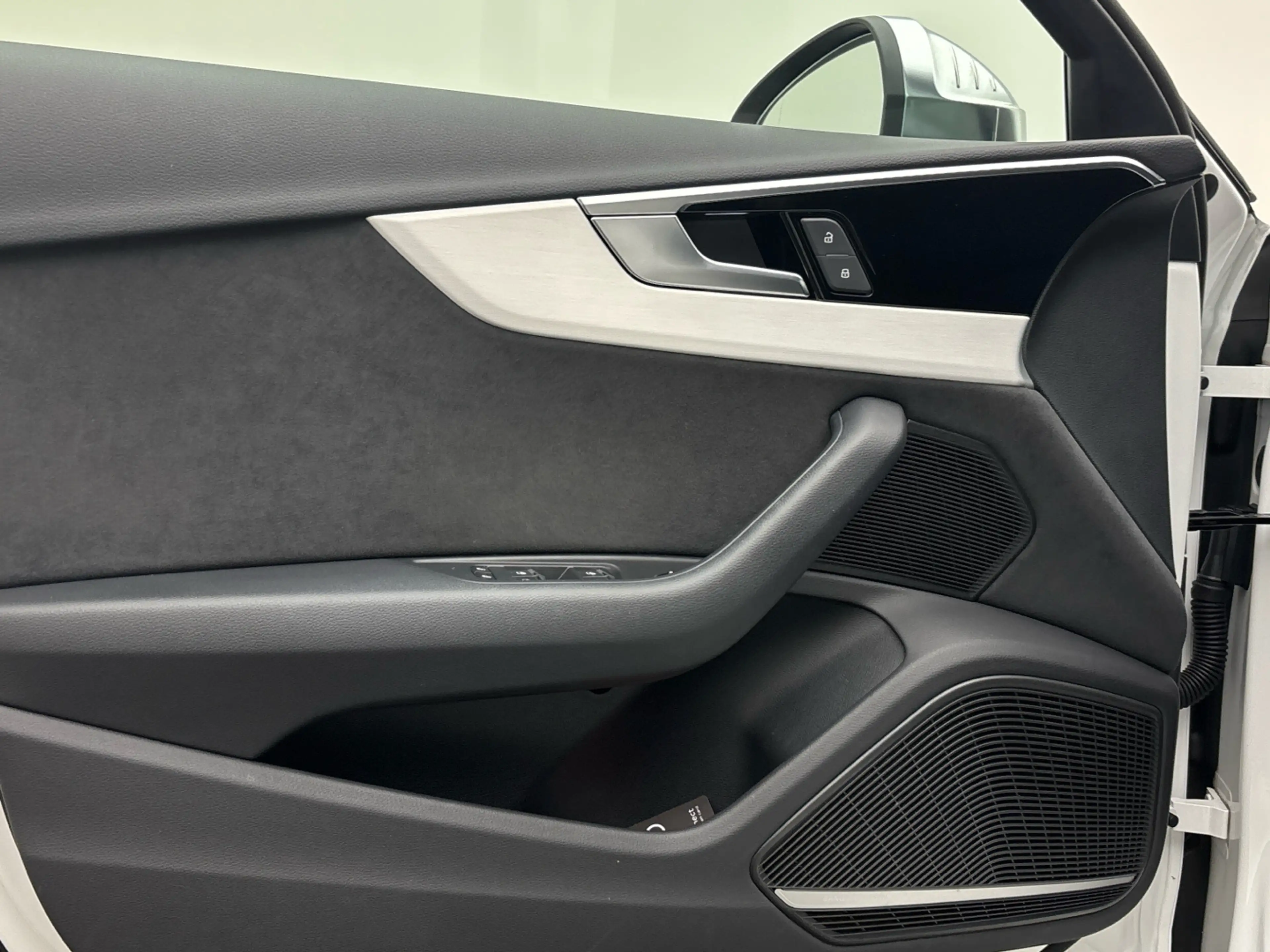 Audi S4 Avant 3.0 TDI quattro MMI LED B&O — photo 11