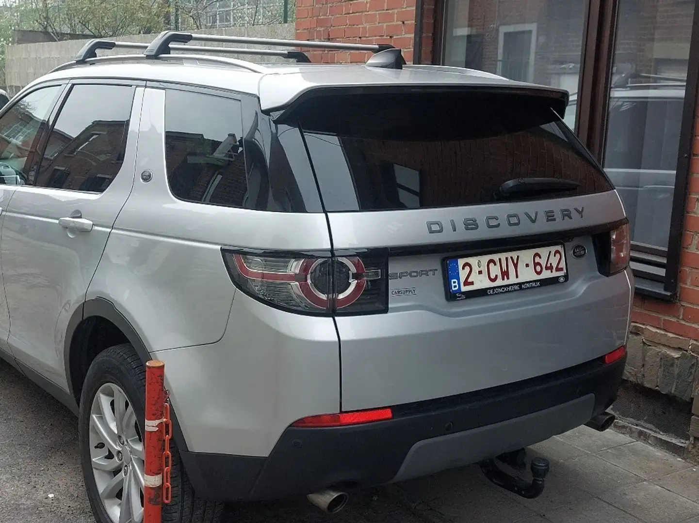 Land Rover Discovery Sport 2.0 TD4 E-Capability HSE Zilver - 2