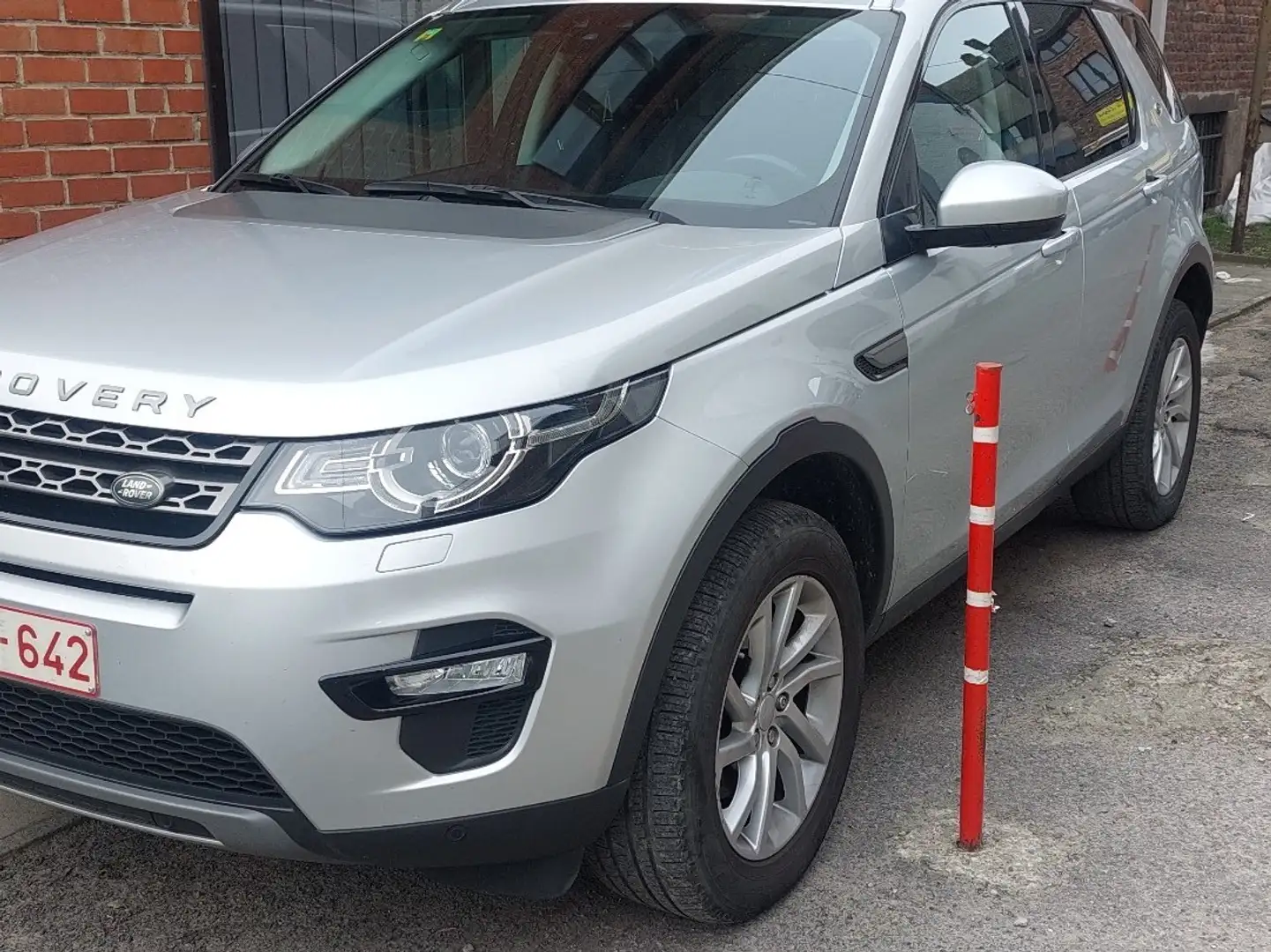 Land Rover Discovery Sport 2.0 TD4 E-Capability HSE Zilver - 1