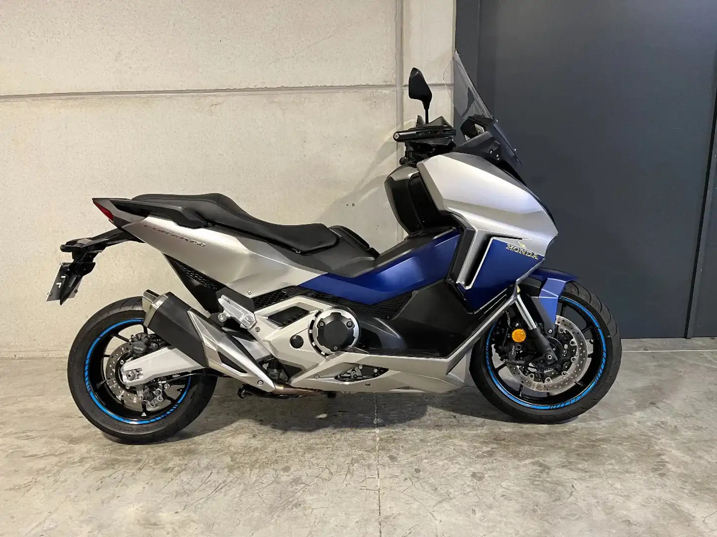 Honda Forza 750 met extra's - 2
