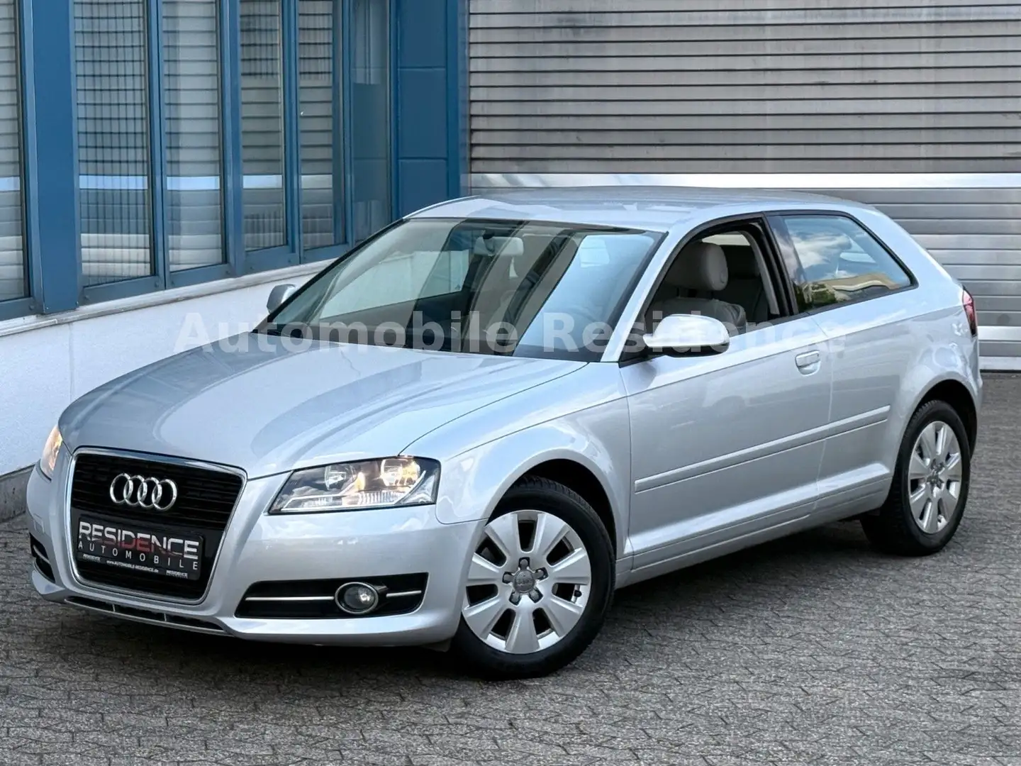 Audi A3 1.4 TFSI Attrac.*E-PAKET*SHZ*PDC*MFL*ALU*2HD Silber - 2
