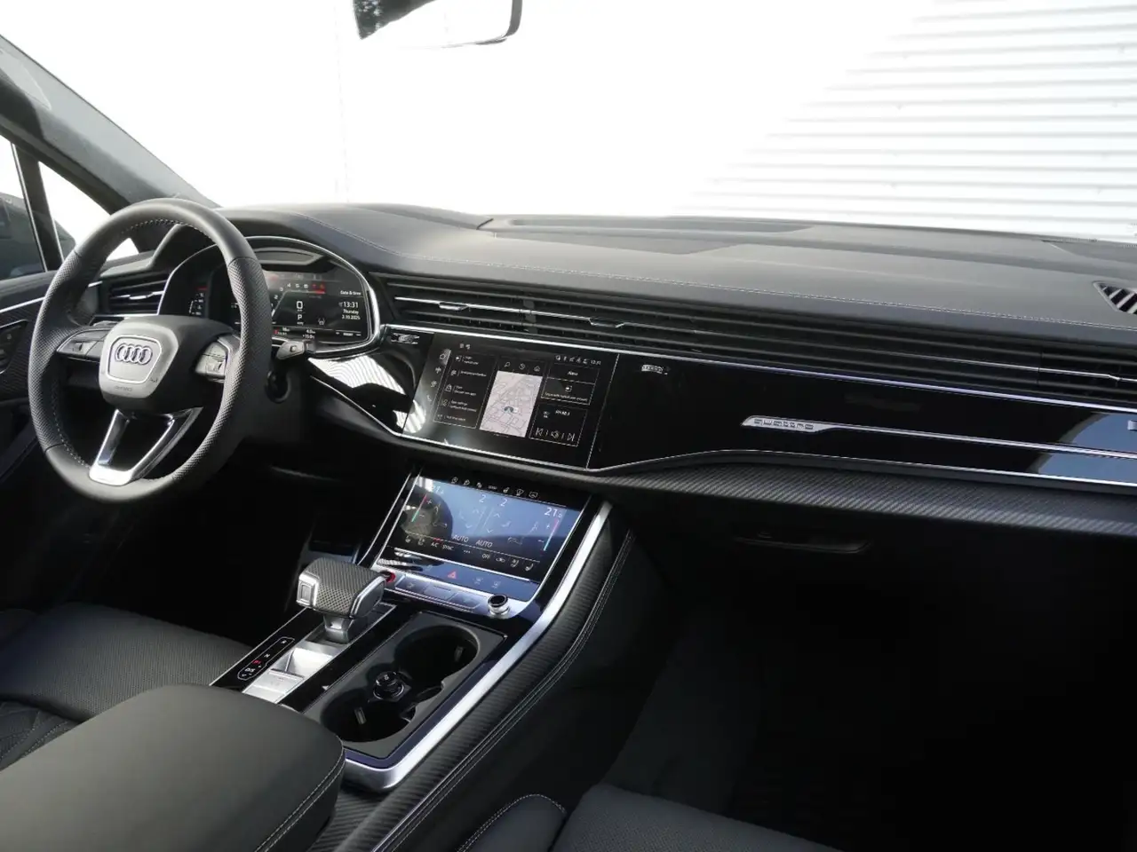 Audi SQ7 снимка Audi SQ7