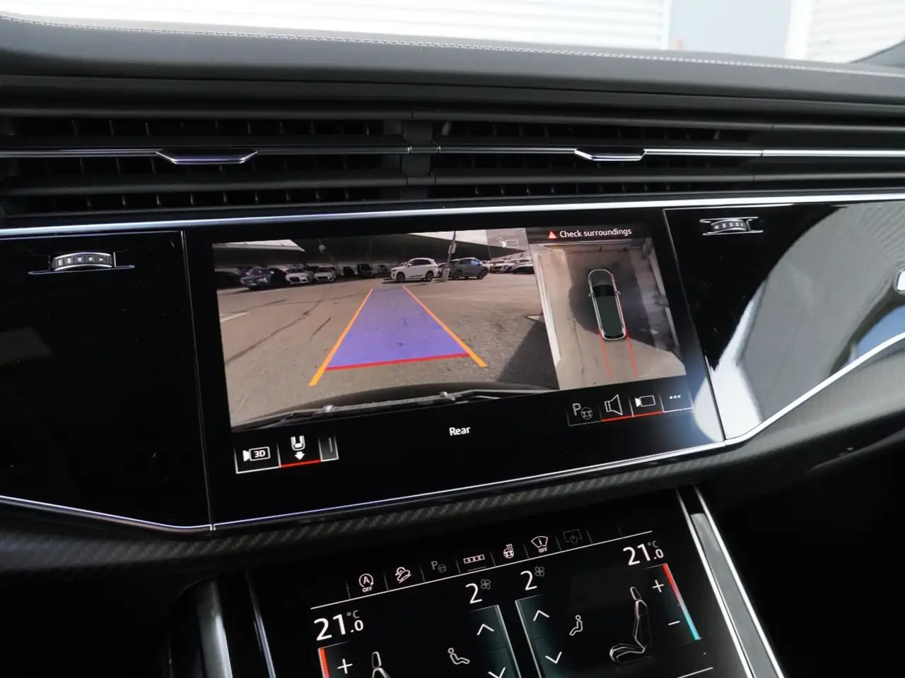 Audi SQ7 снимка Audi SQ7