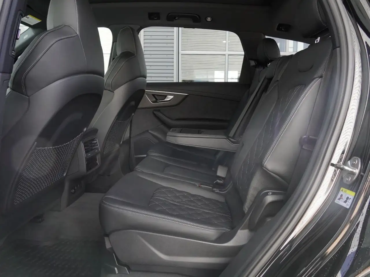 Audi SQ7 снимка Audi SQ7