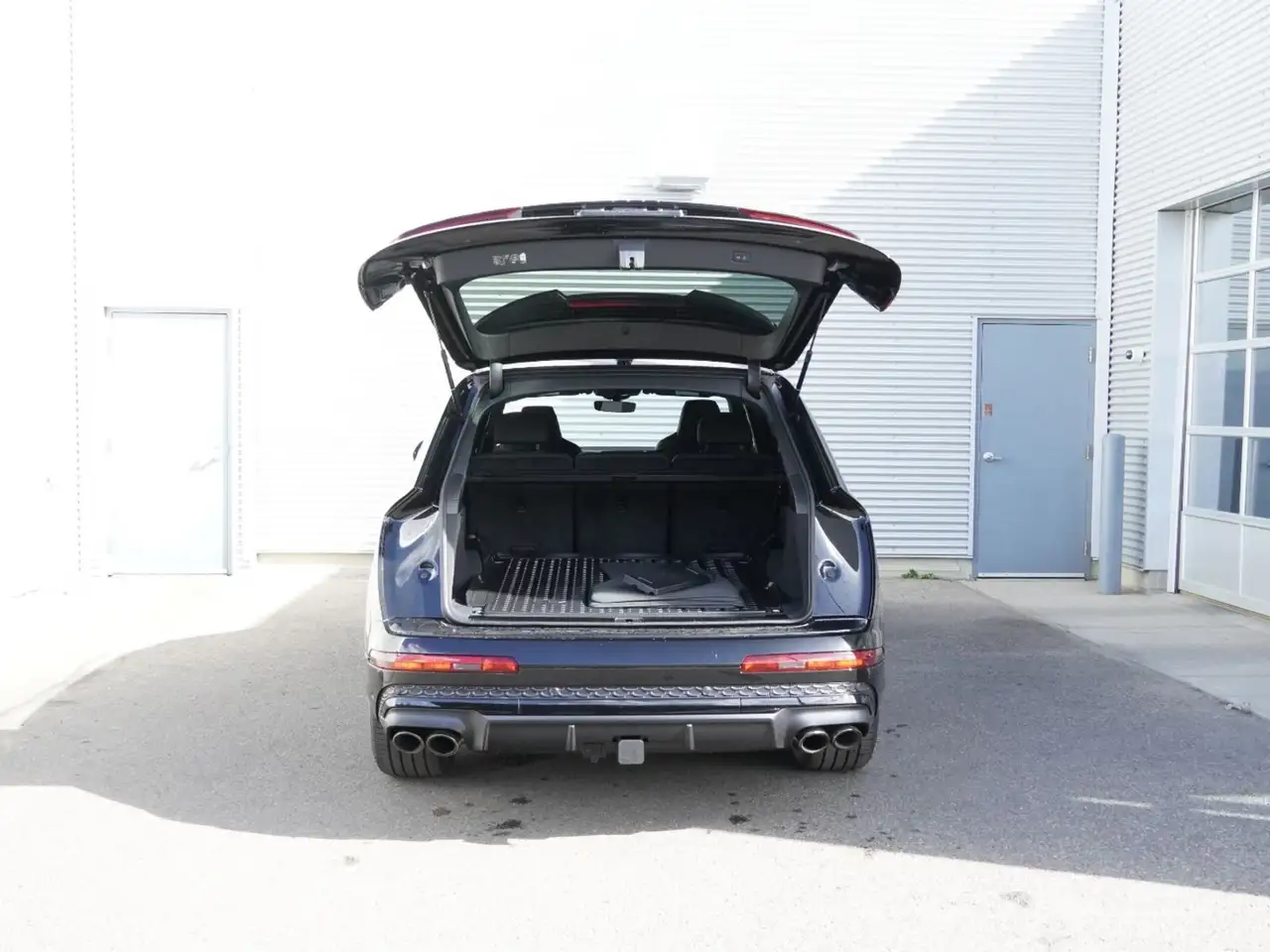 Audi SQ7 снимка Audi SQ7