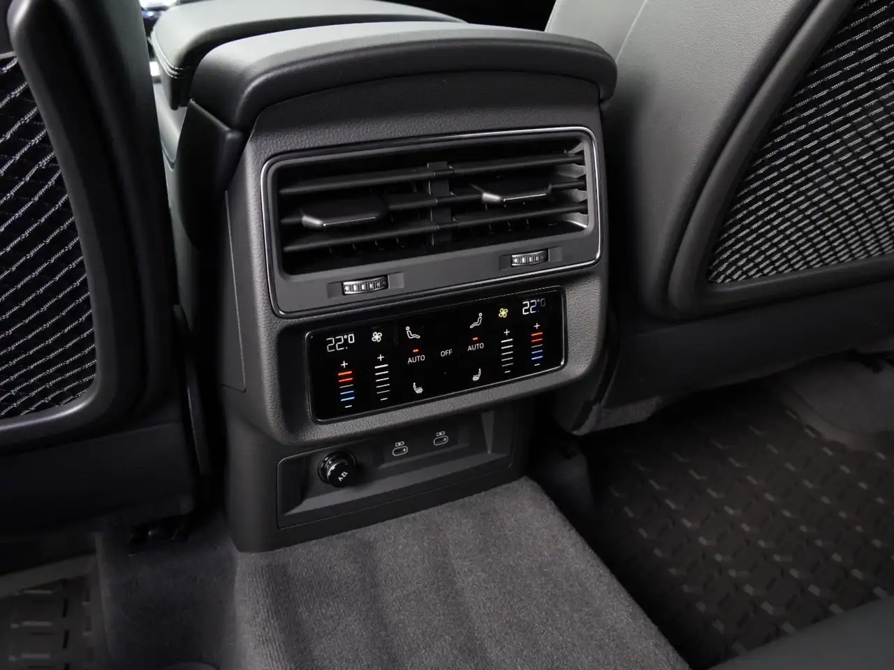 Audi SQ7 снимка Audi SQ7