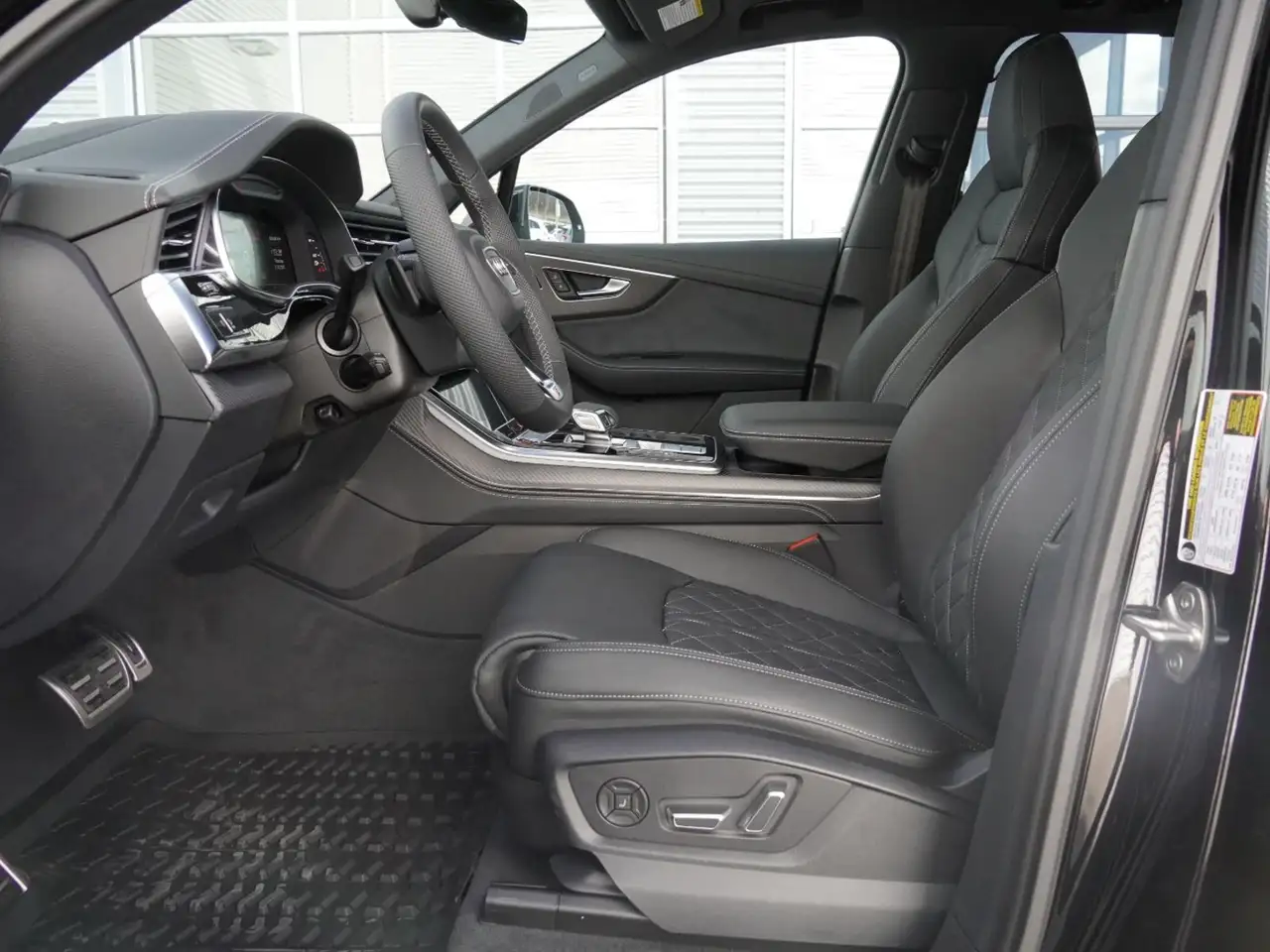Audi SQ7 снимка Audi SQ7