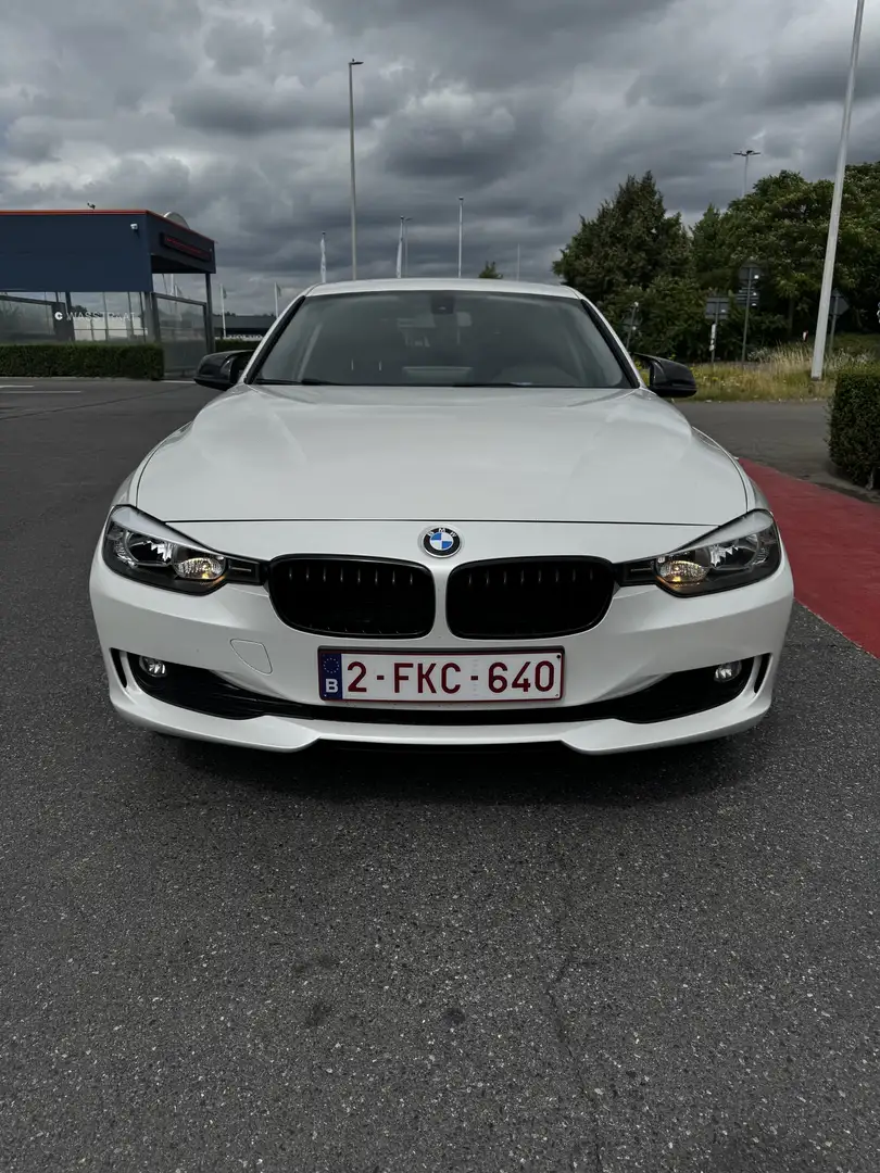 BMW 318 318d Luxury Line - 1