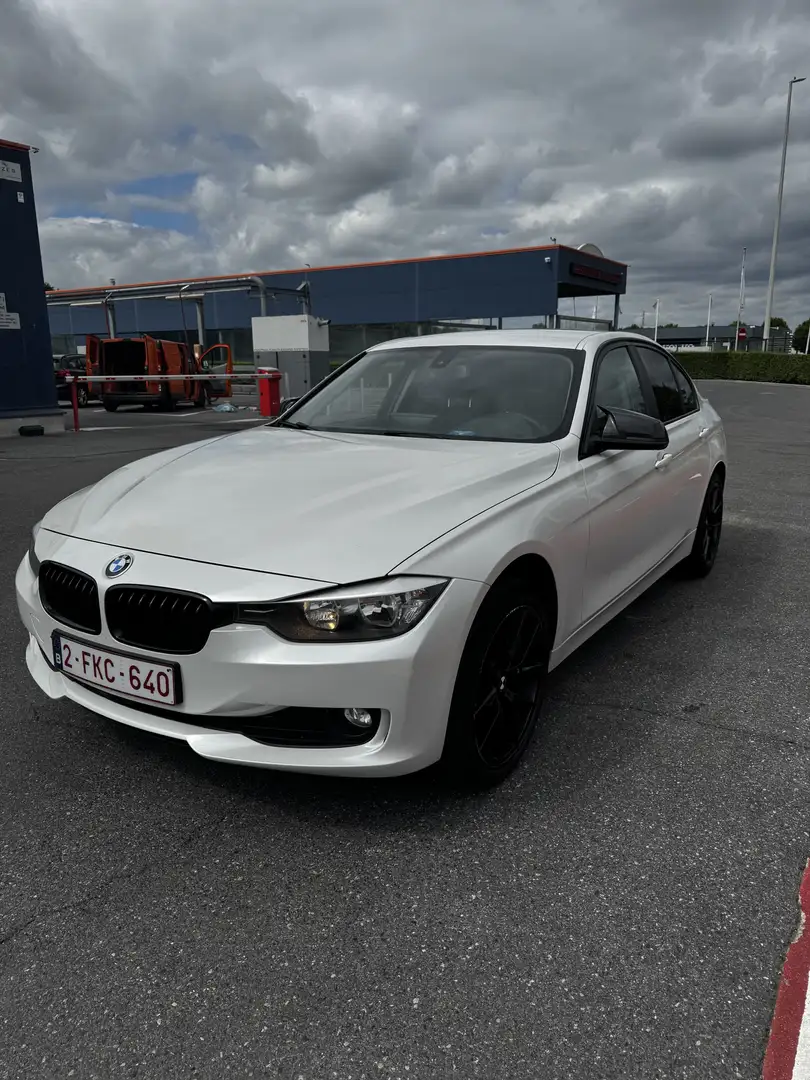 BMW 318 318d Luxury Line - 2