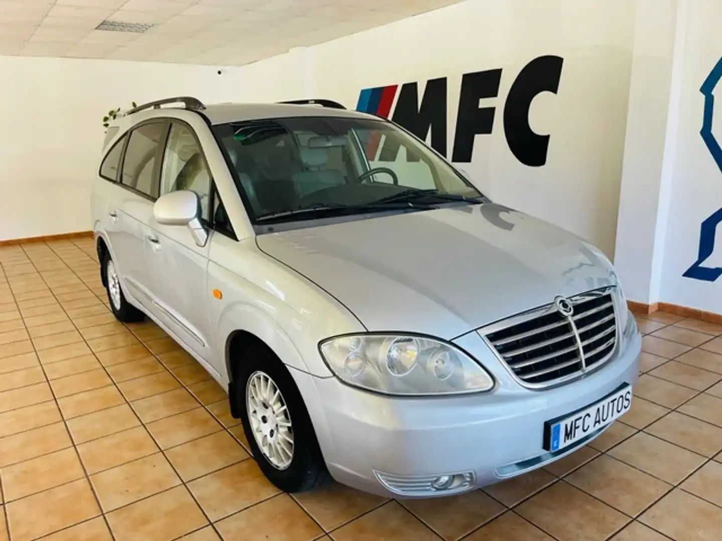 SsangYong Rodius 270 Xdi Šedá - 1