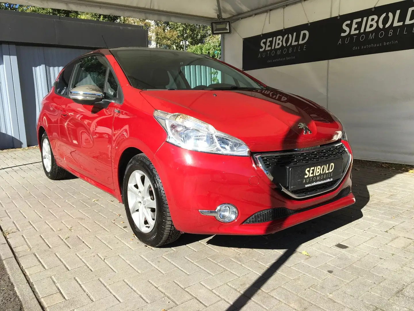 Peugeot 208 Style 1.2 PureTech/1.Hd/60TKM/Klima/Pano/PDC Rouge - 2
