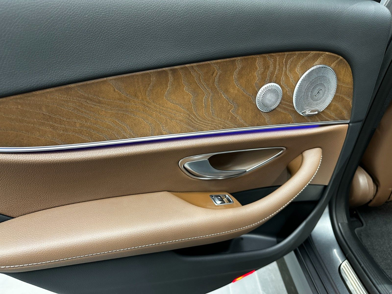 Mercedes-Benz E 300 E300 de AMG Line *1.HAND*BURMESTER*PANO*360°* — photo 14