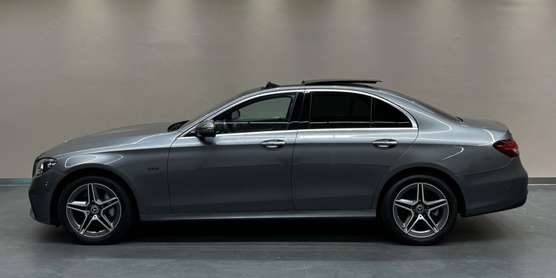 Mercedes-Benz E 300 E300 de AMG Line *1.HAND*BURMESTER*PANO*360°* — photo 3