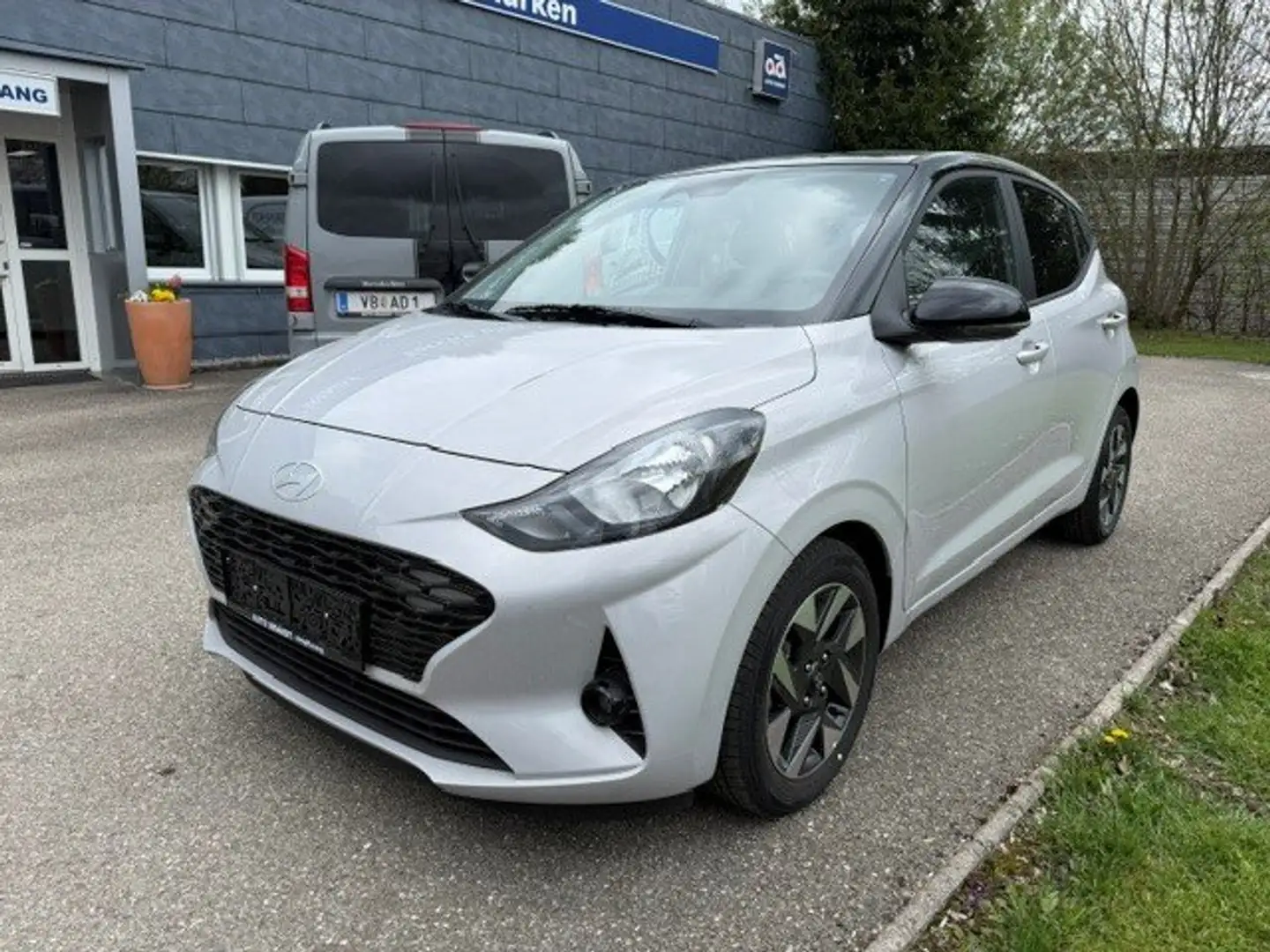 Hyundai i10 i10 1,2 GO PLUS AMT Aut. GO PLUS Grau - 2