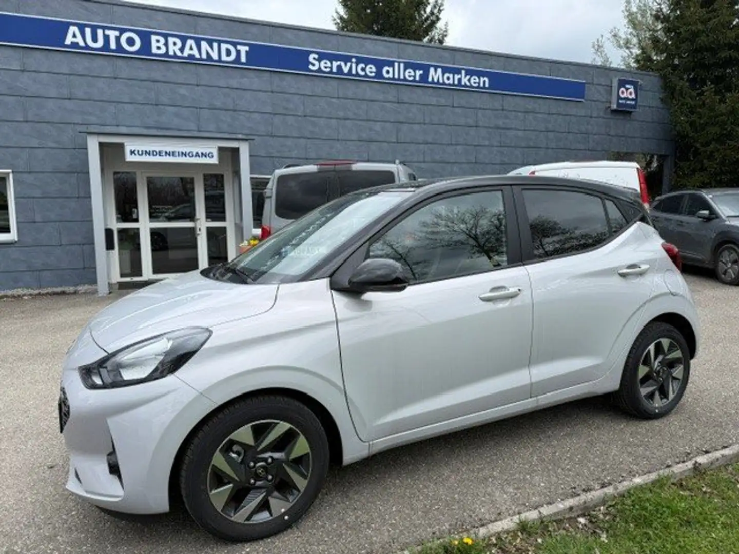 Hyundai i10 i10 1,2 GO PLUS AMT Aut. GO PLUS Grau - 1