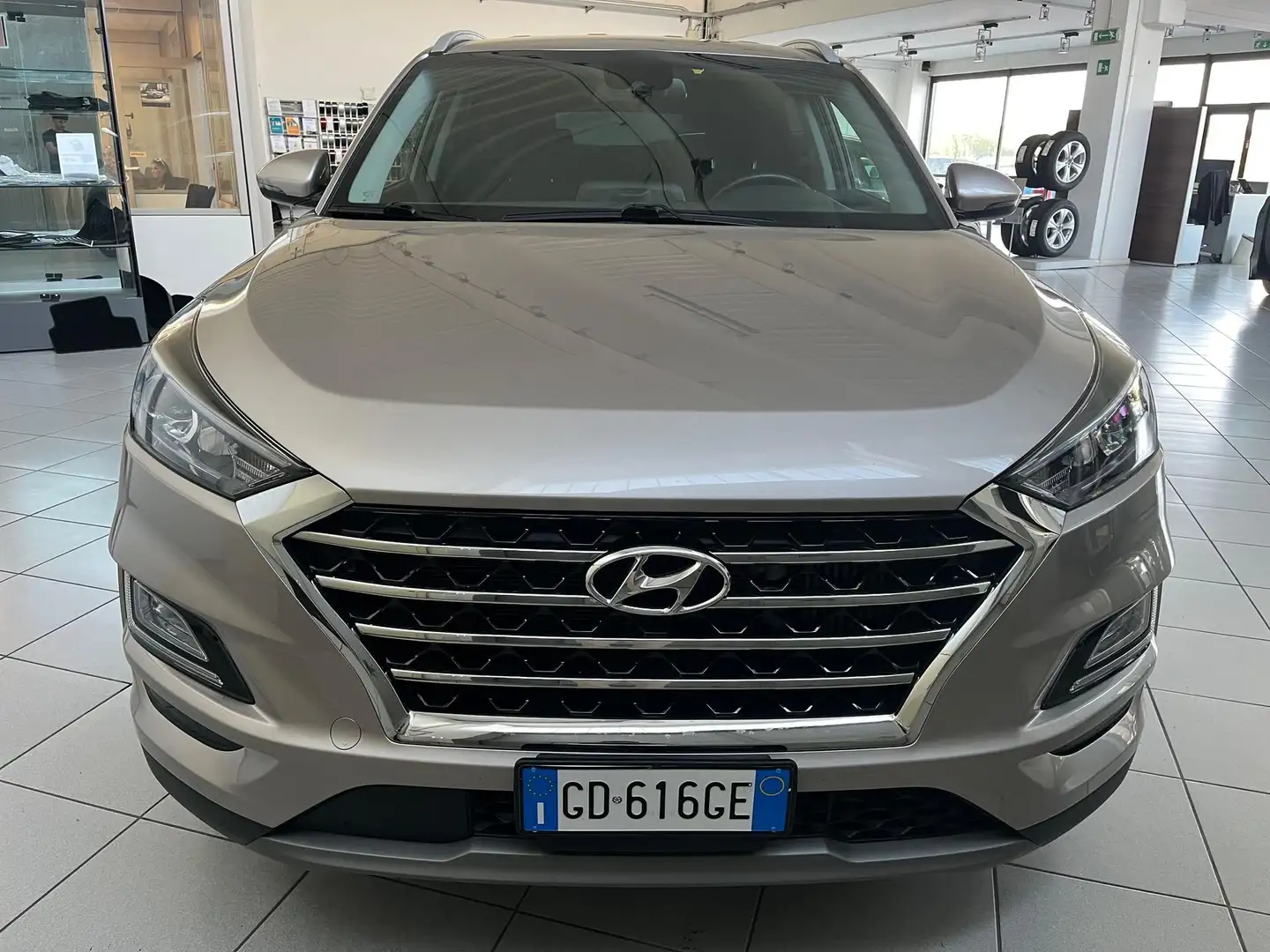Hyundai TUCSON Xline Techno Pack 2wd 136cv Gris - 2