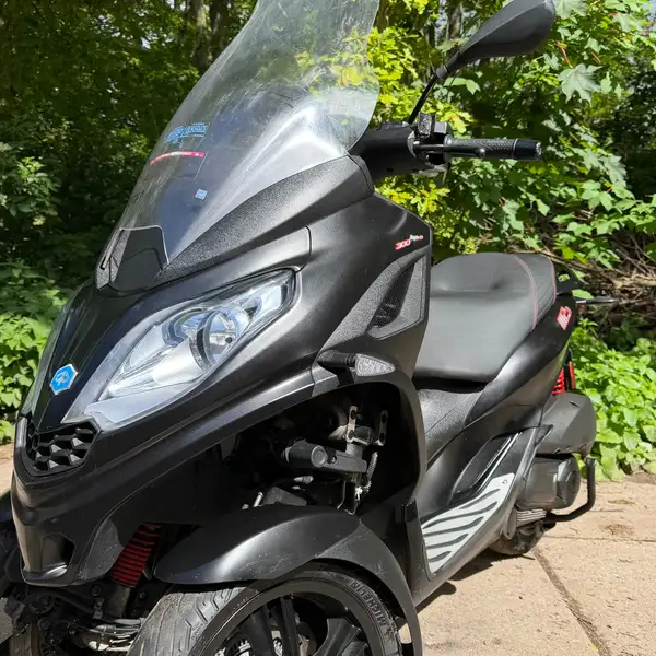 Piaggio MP3 300