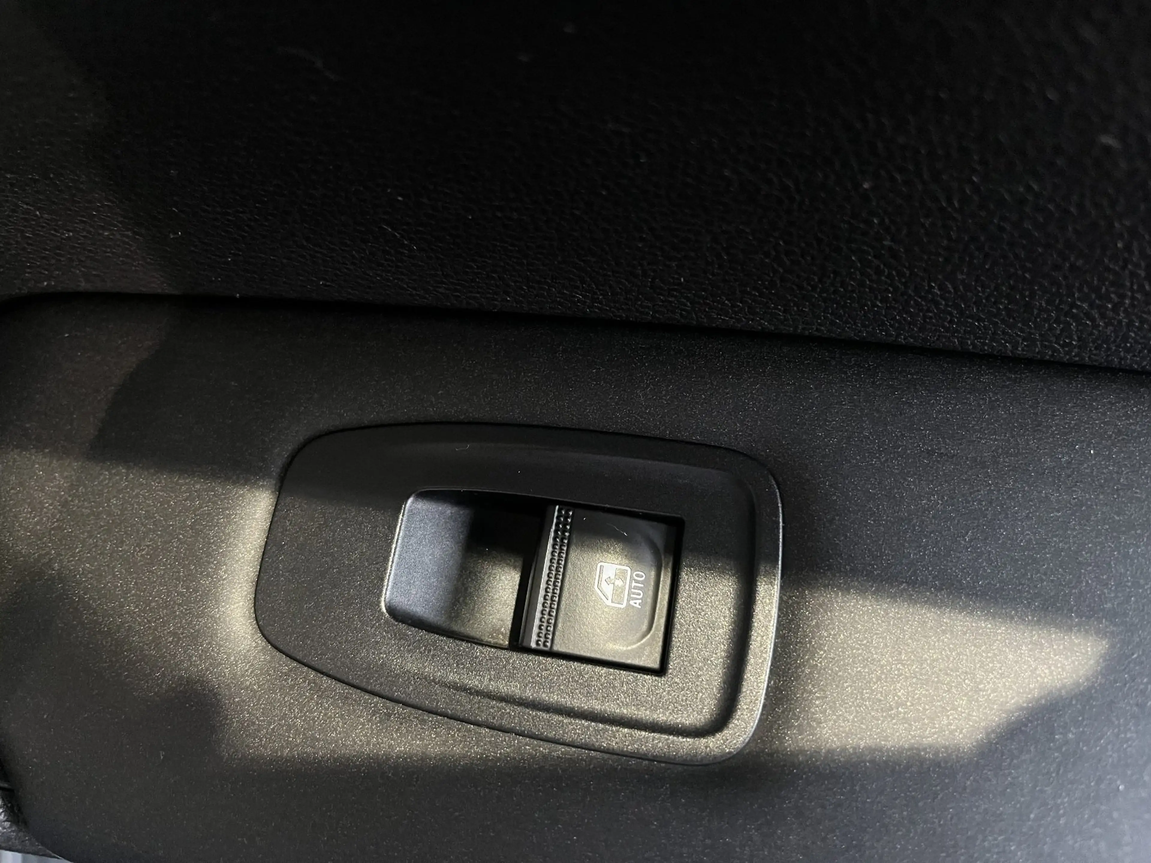 Renault Captur EXPERIENCE TCe 130 — photo 6