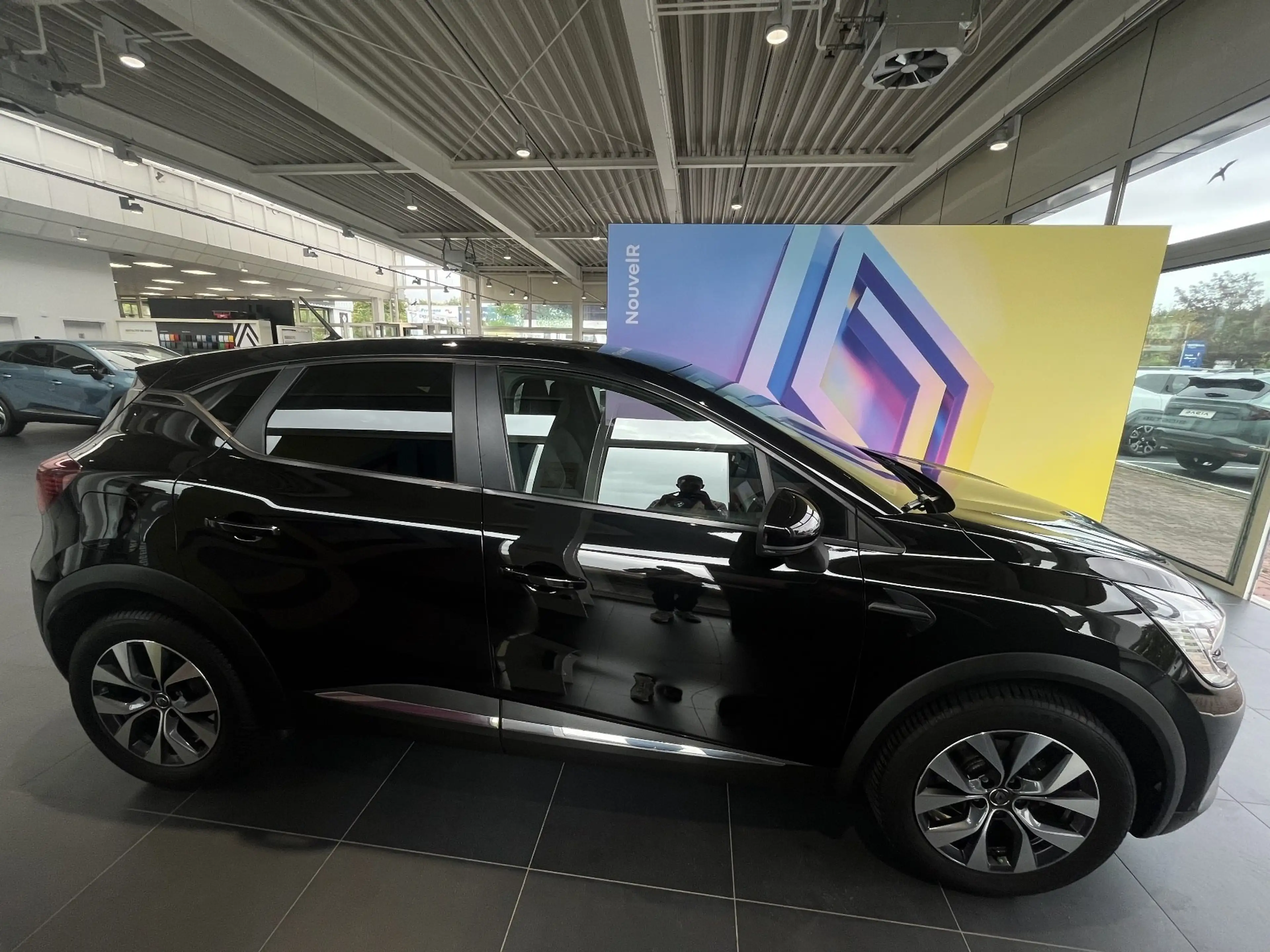 Renault Captur EXPERIENCE TCe 130 — photo 4