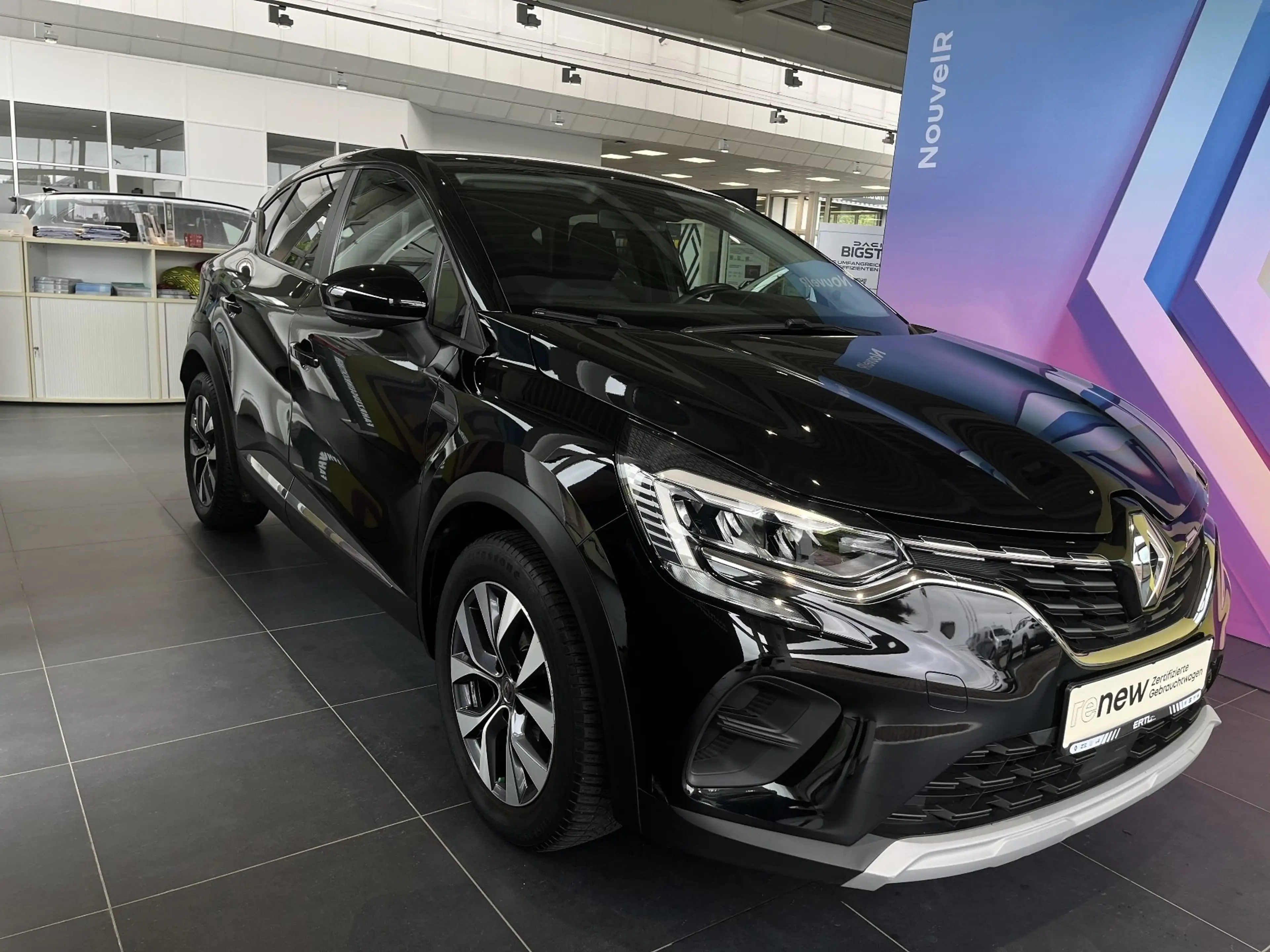 Renault Captur EXPERIENCE TCe 130 — photo 3