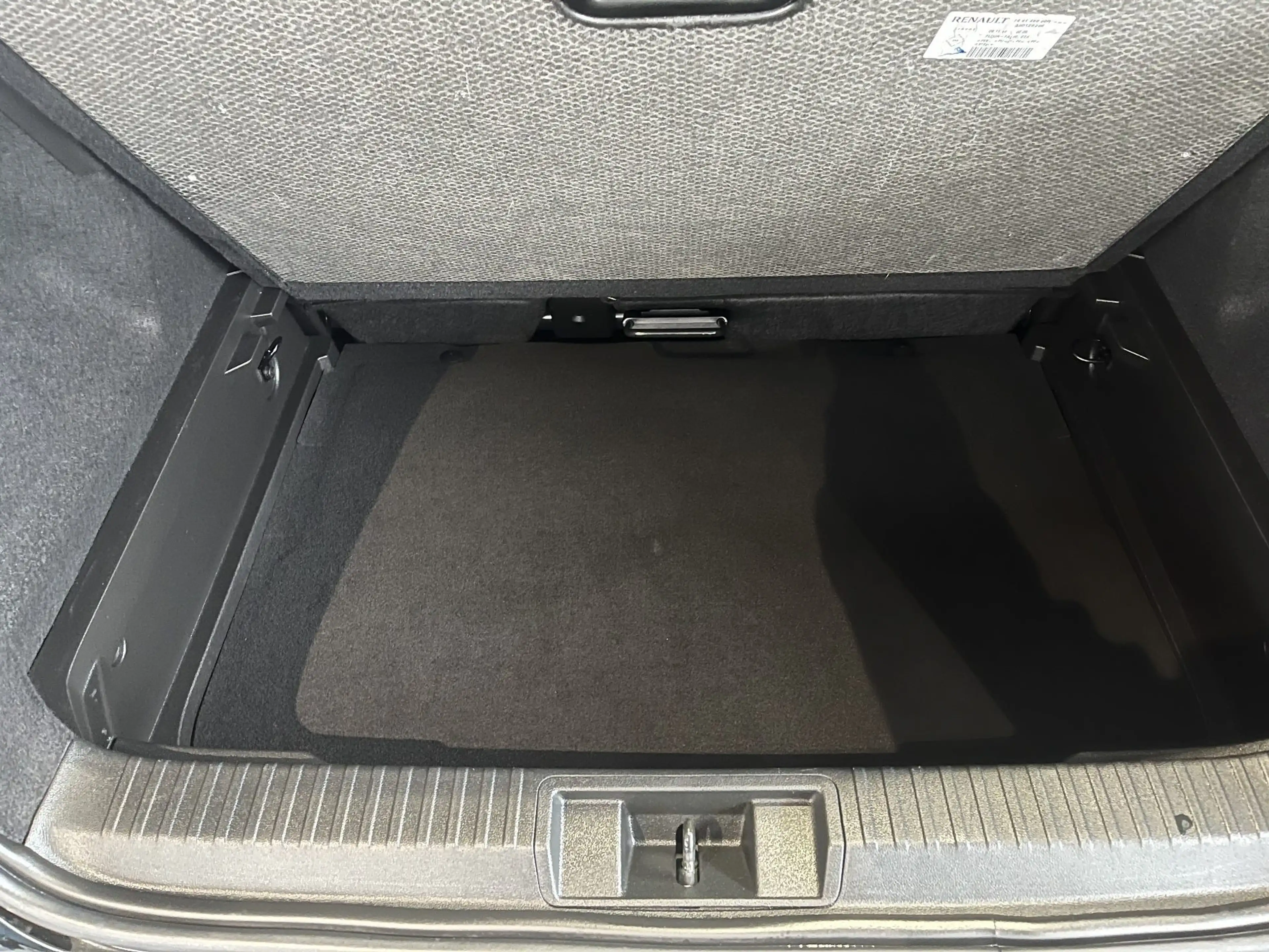 Renault Captur EXPERIENCE TCe 130 — photo 14