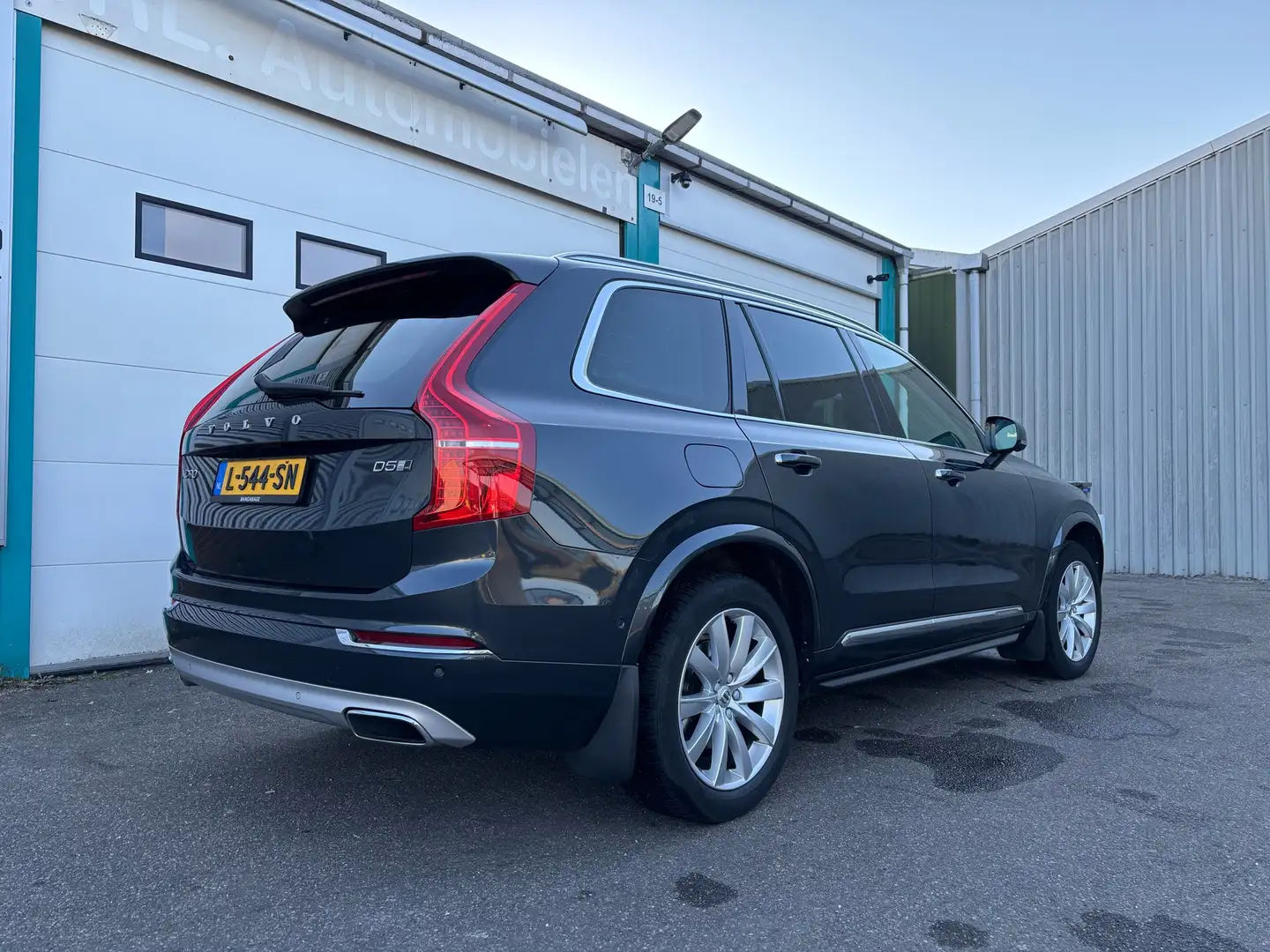 Volvo XC90 D5 AWD Inscription Grijs - 2