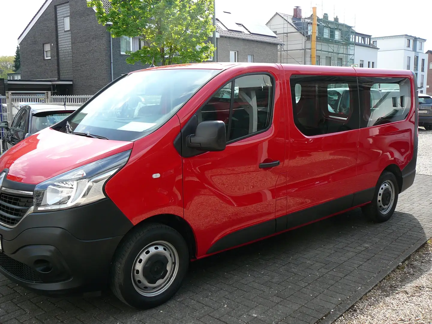Renault Trafic L2H1 3,0t Top gepflegt,Scheckheft,Klima,AHK,usw.! - 1