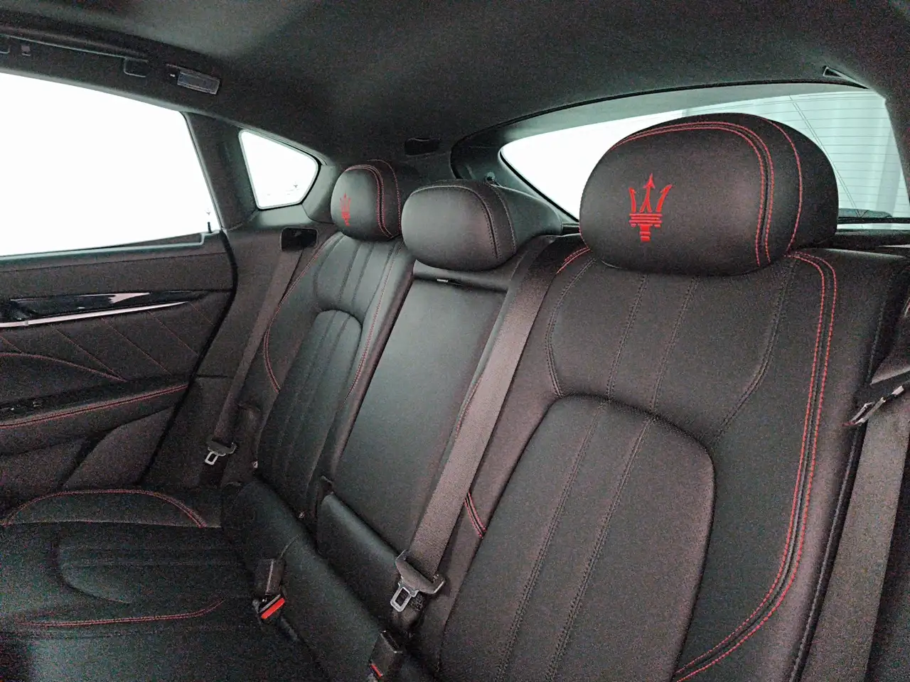 Maserati Levante 2023 — фото 13