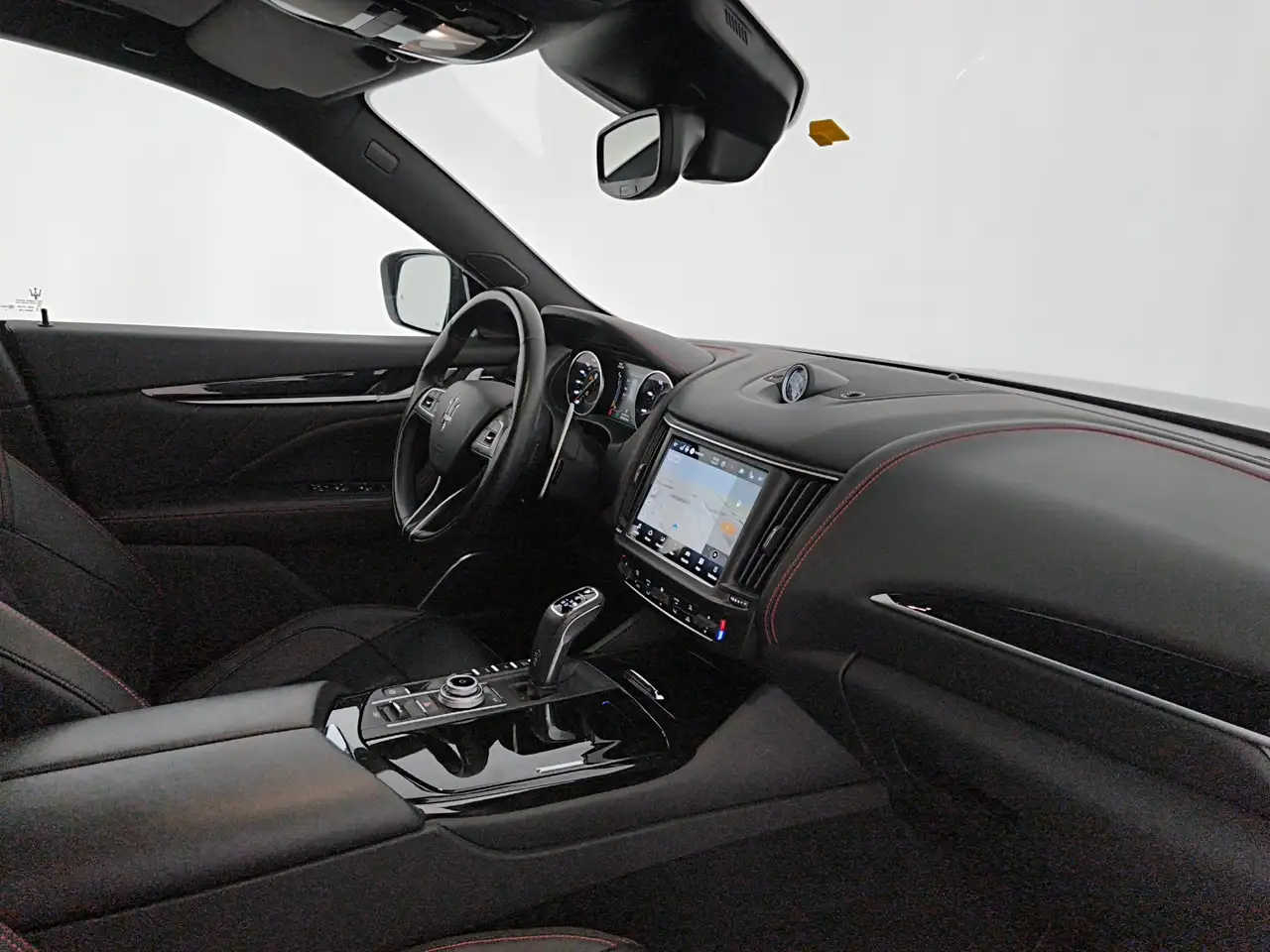 Maserati Levante 2023 — фото 11