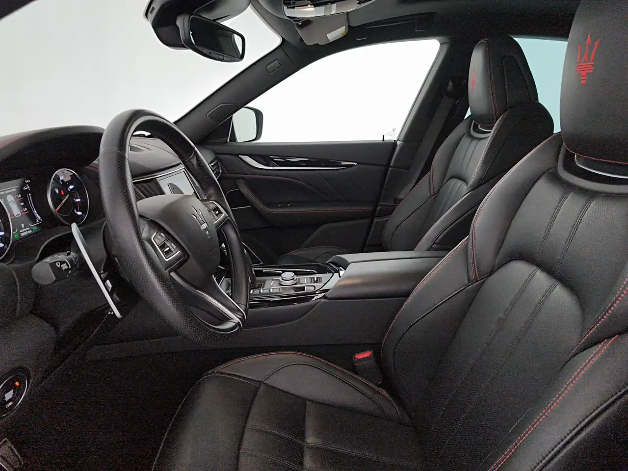 Maserati Levante 2023 — фото 12
