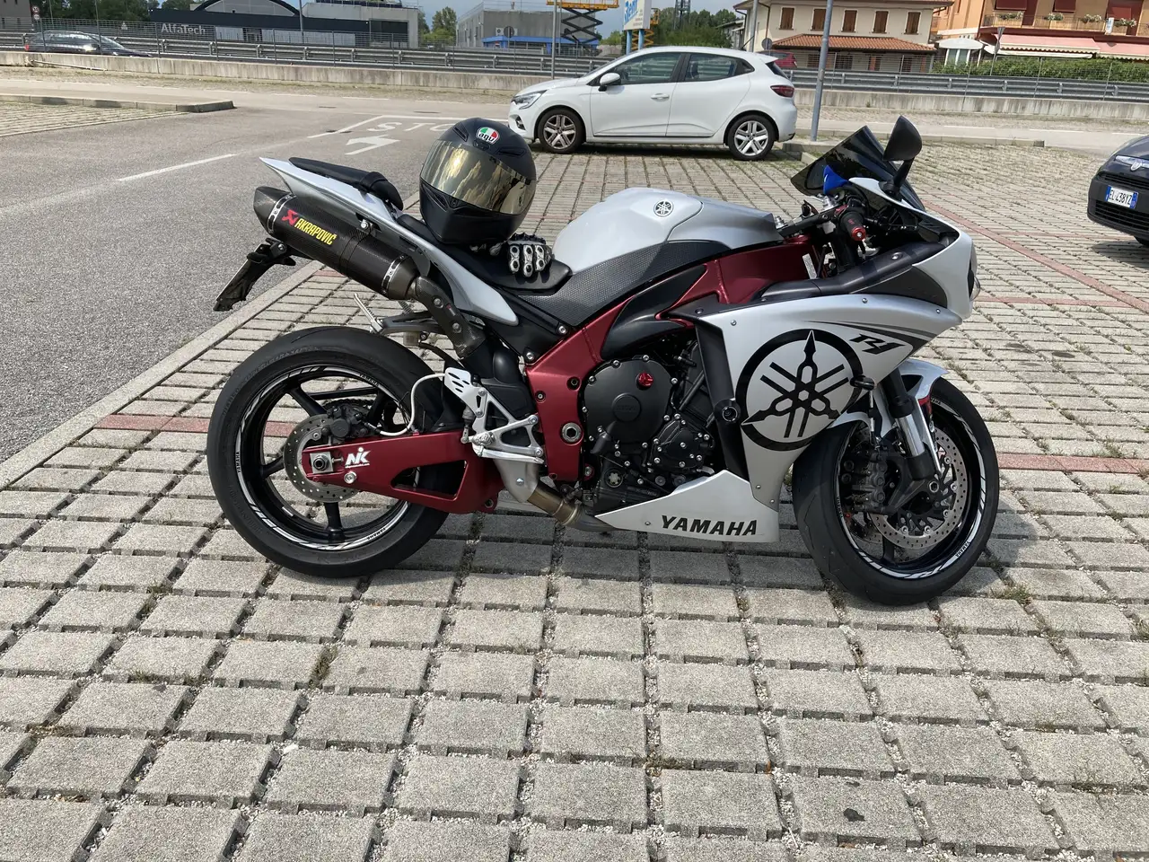 Yamaha YZF-R1