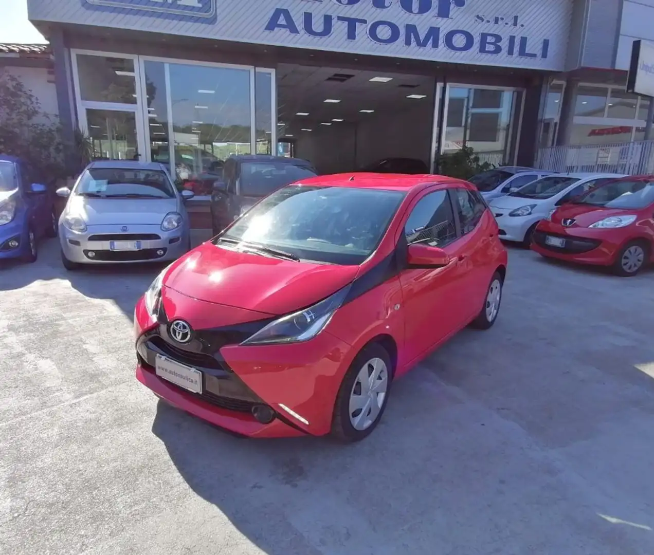 Toyota Aygo 1.0 VVT-i 69cv 5 PORTE X-PLAY Rojo - 1