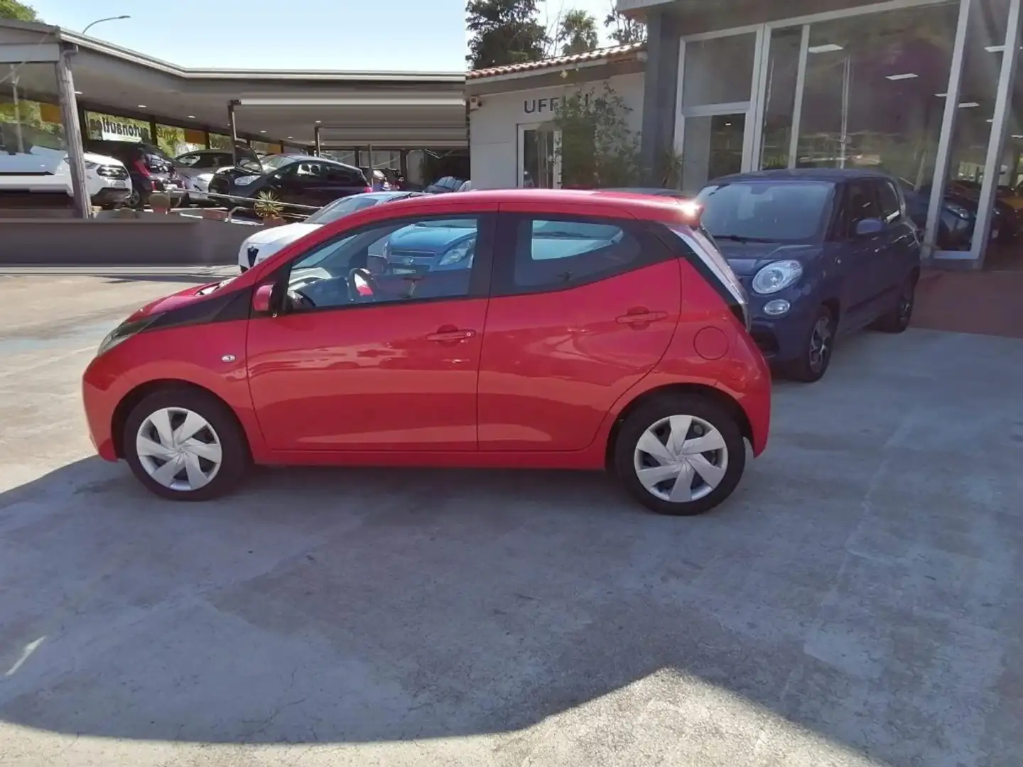 Toyota Aygo 1.0 VVT-i 69cv 5 PORTE X-PLAY Rojo - 2