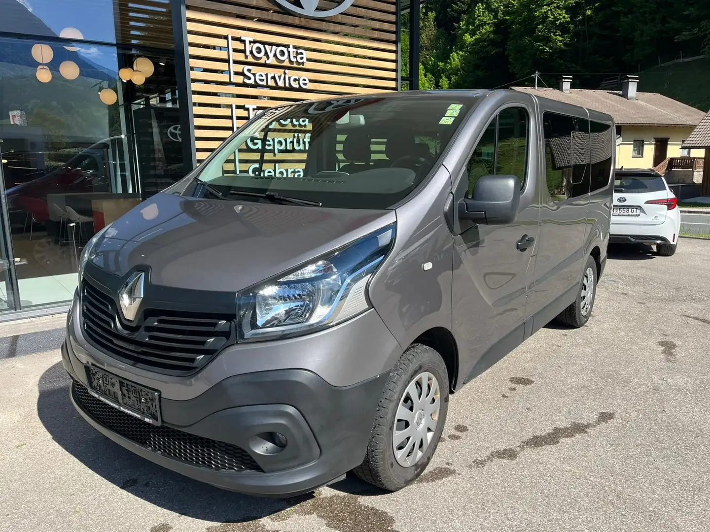 Renault Trafic Passenger Expression dCi 120 Grau - 2