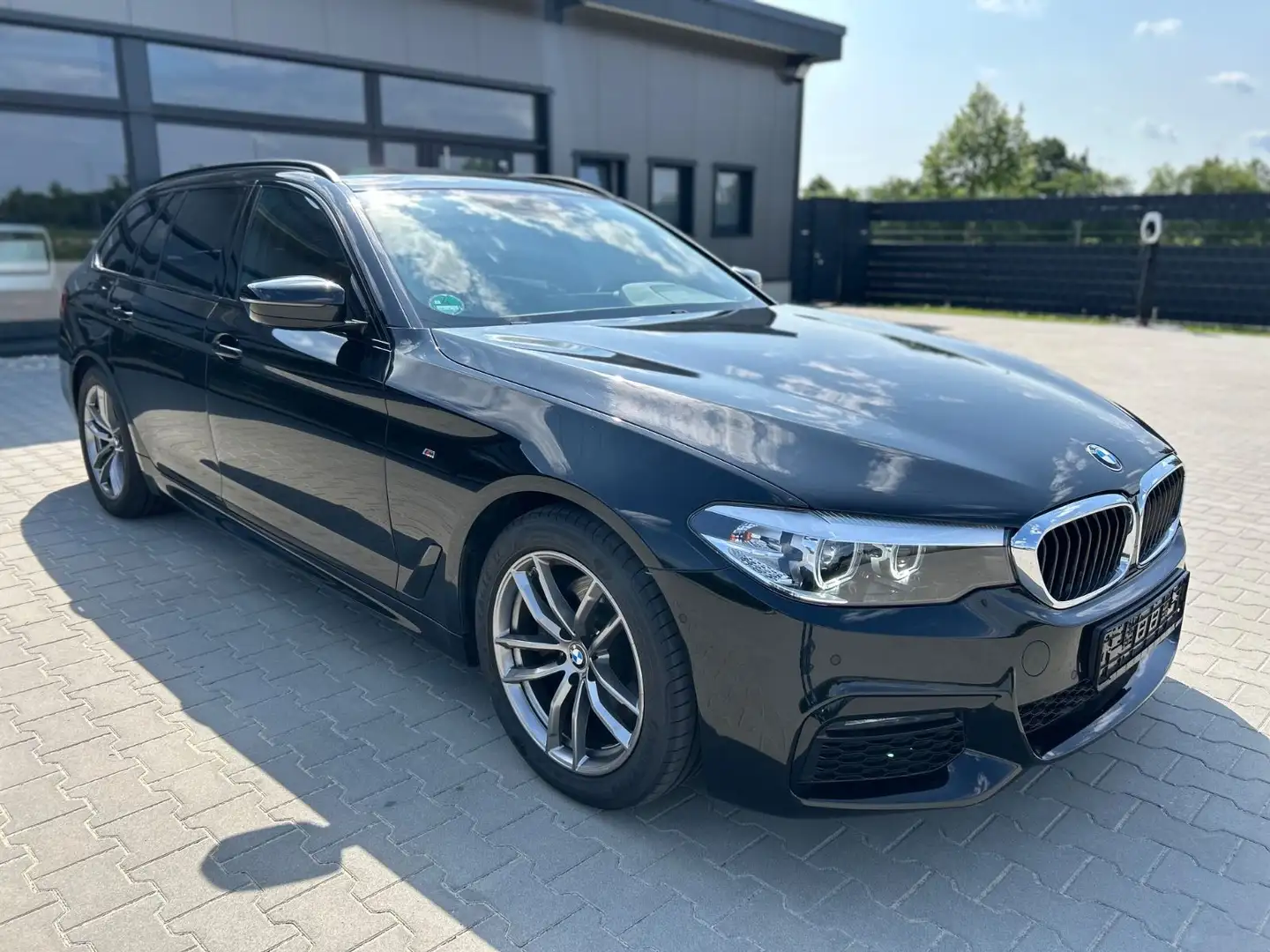 BMW 520 xd M Sport Shadowline -ACC-Kamera-18Z Schwarz - 1