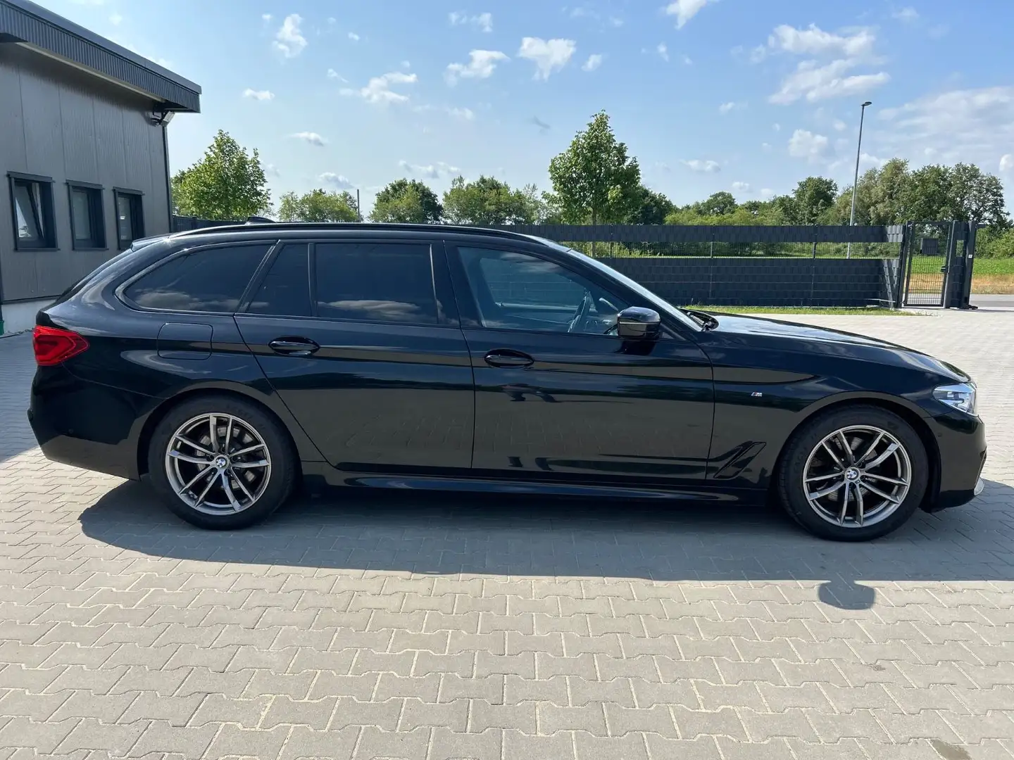 BMW 520 xd M Sport Shadowline -ACC-Kamera-18Z Schwarz - 2