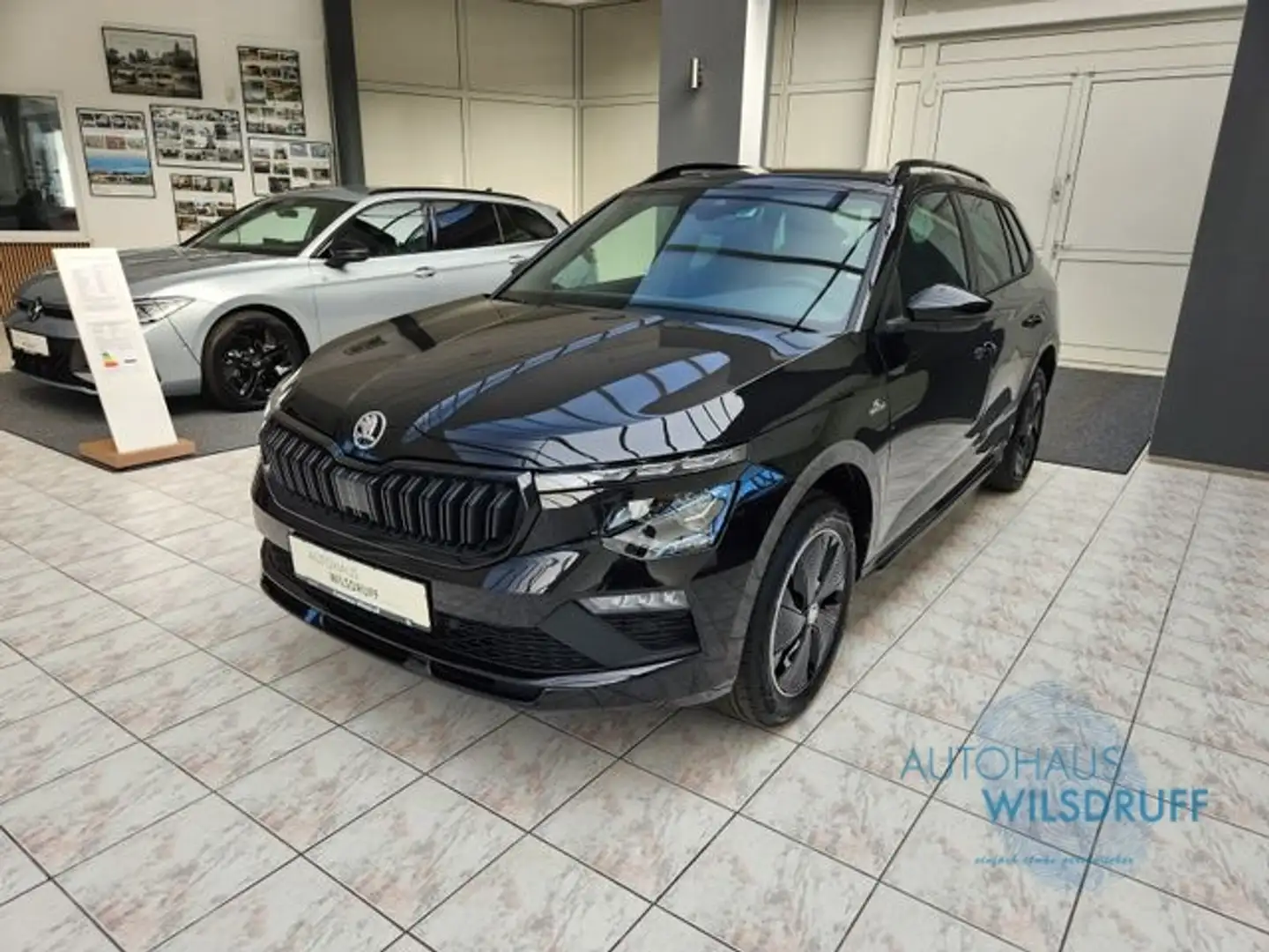 Skoda Kamiq 1.5 TSI Monte Carlo SHZ DAB Panorama Zwart - 2
