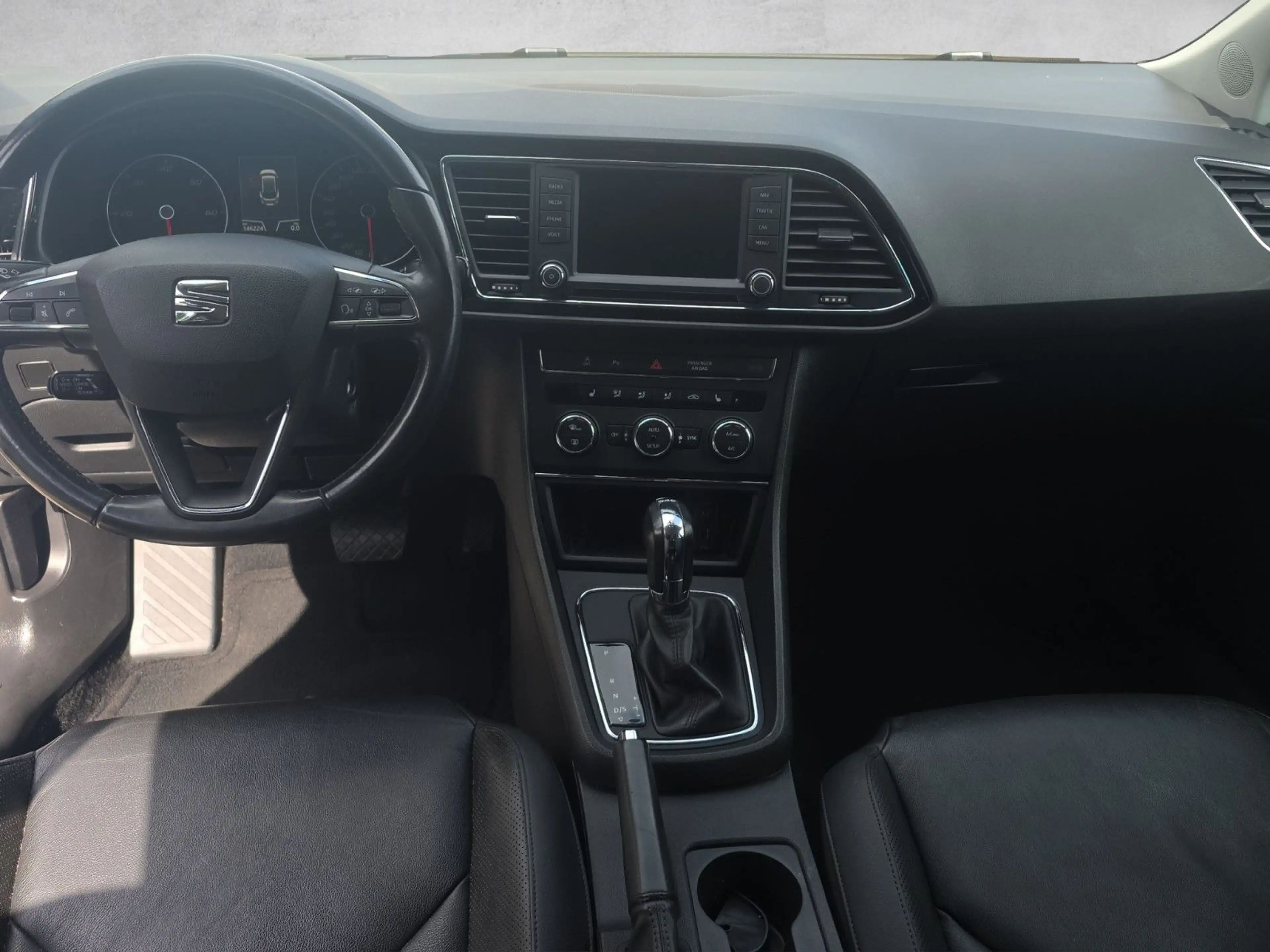SEAT Leon ST Style LED Leder Alu Navi PDC — photo 10