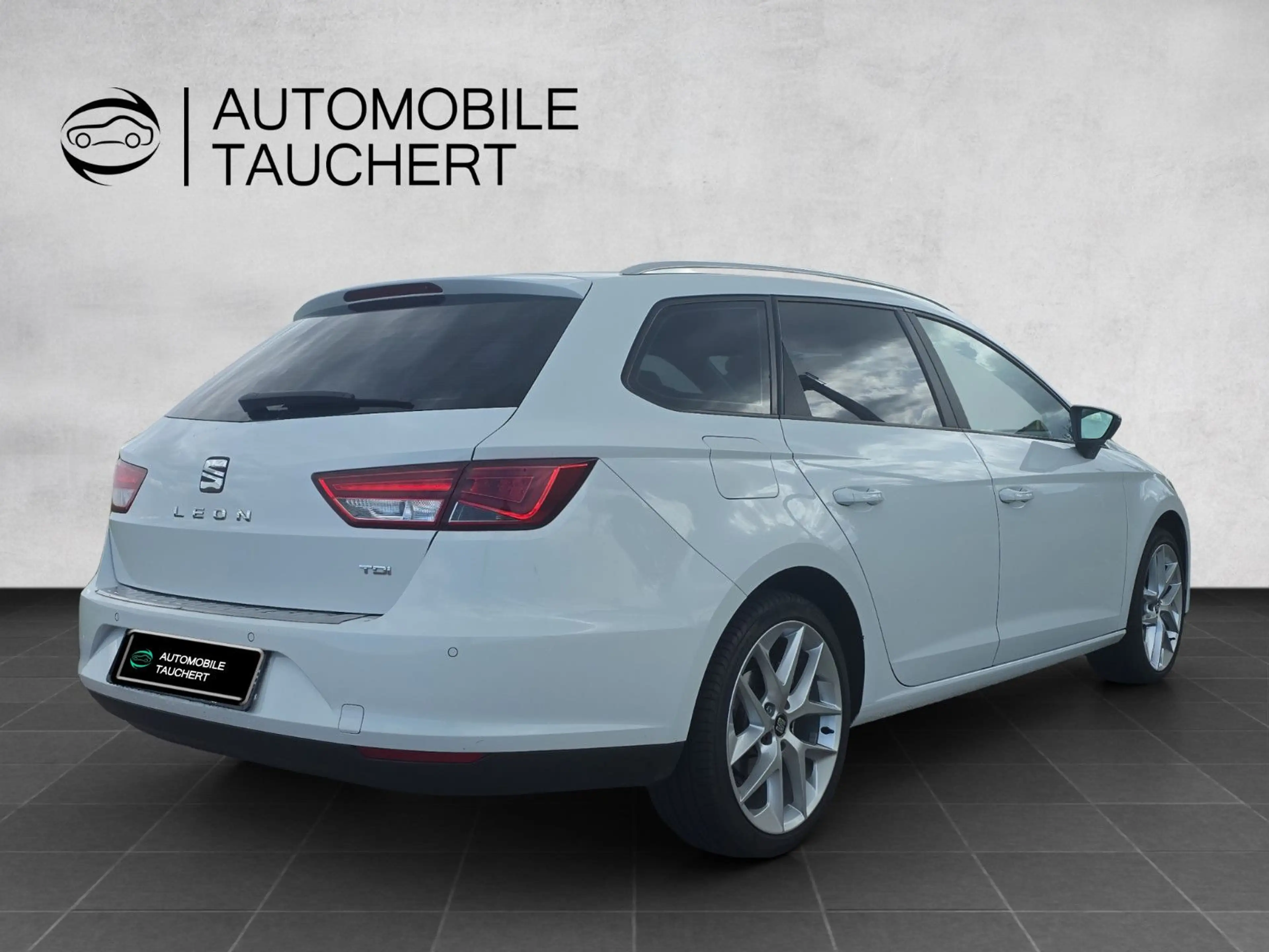 SEAT Leon ST Style LED Leder Alu Navi PDC — photo 7