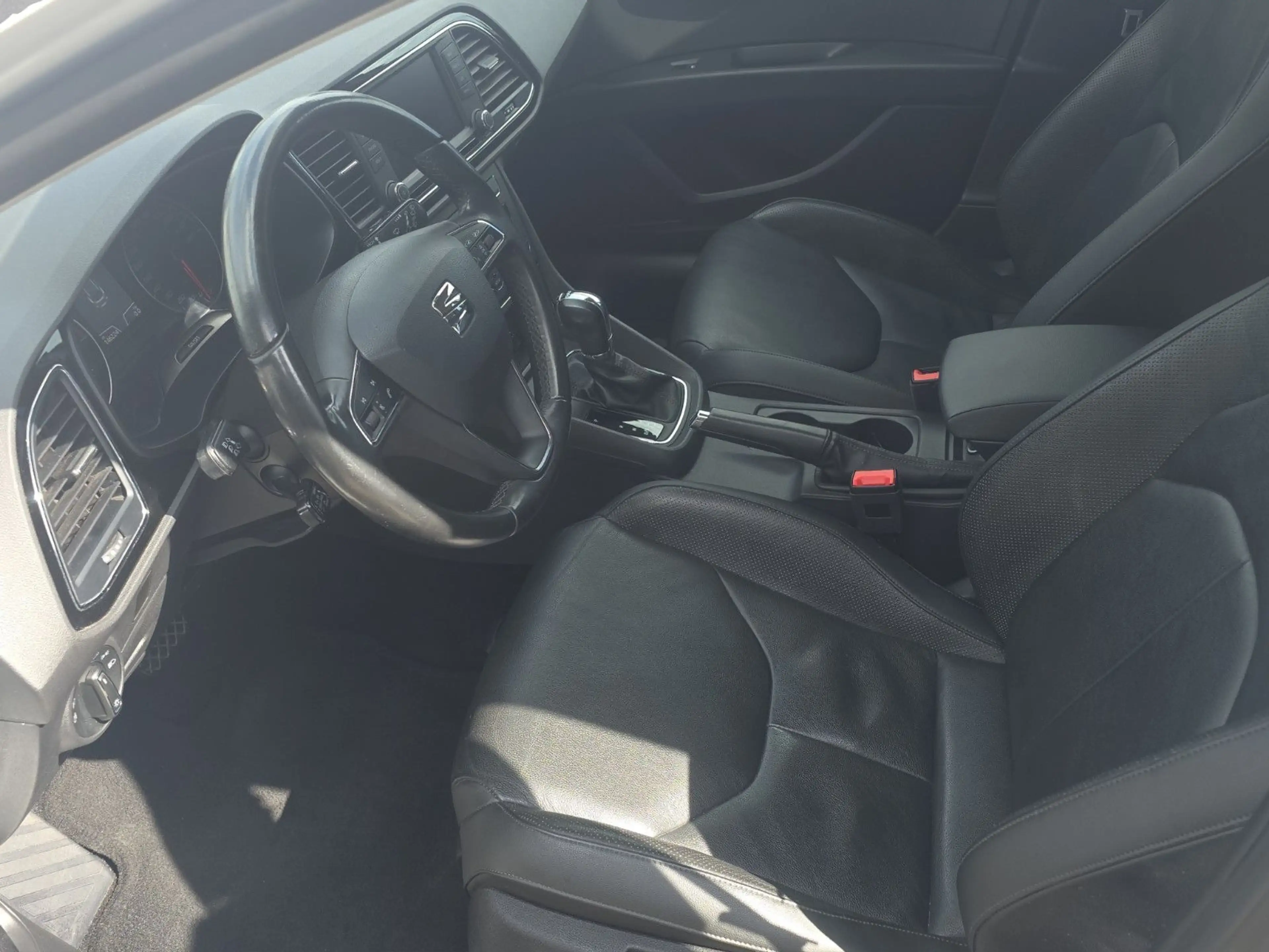 SEAT Leon ST Style LED Leder Alu Navi PDC — photo 9