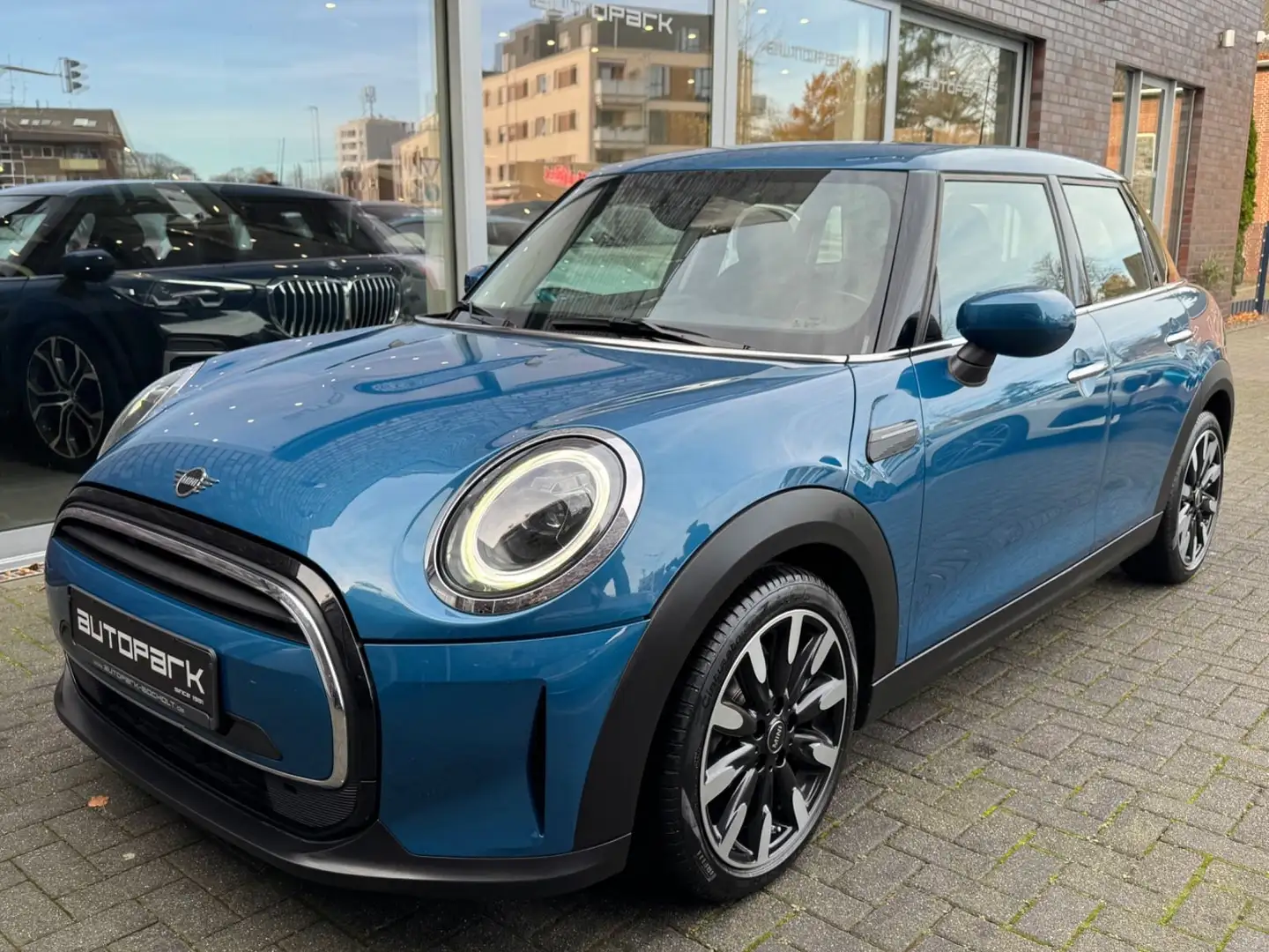 MINI One 5-trg Classic Trim LenkHeiz PDC Carplay 17" Blau - 1