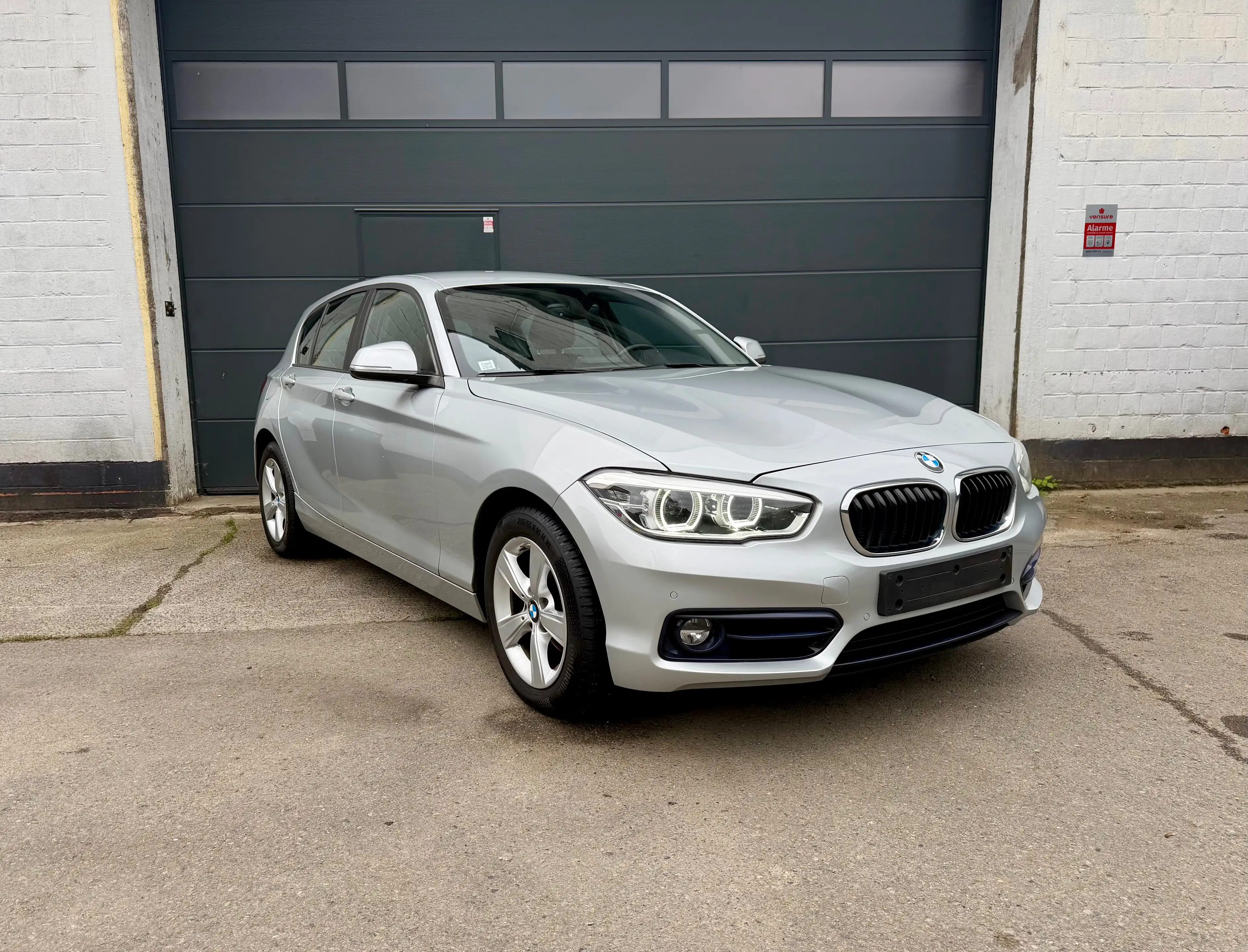 BMW 118 118i * AUTO * SPORTLINE * LEDS * SIEGES CHAUFFANTS *