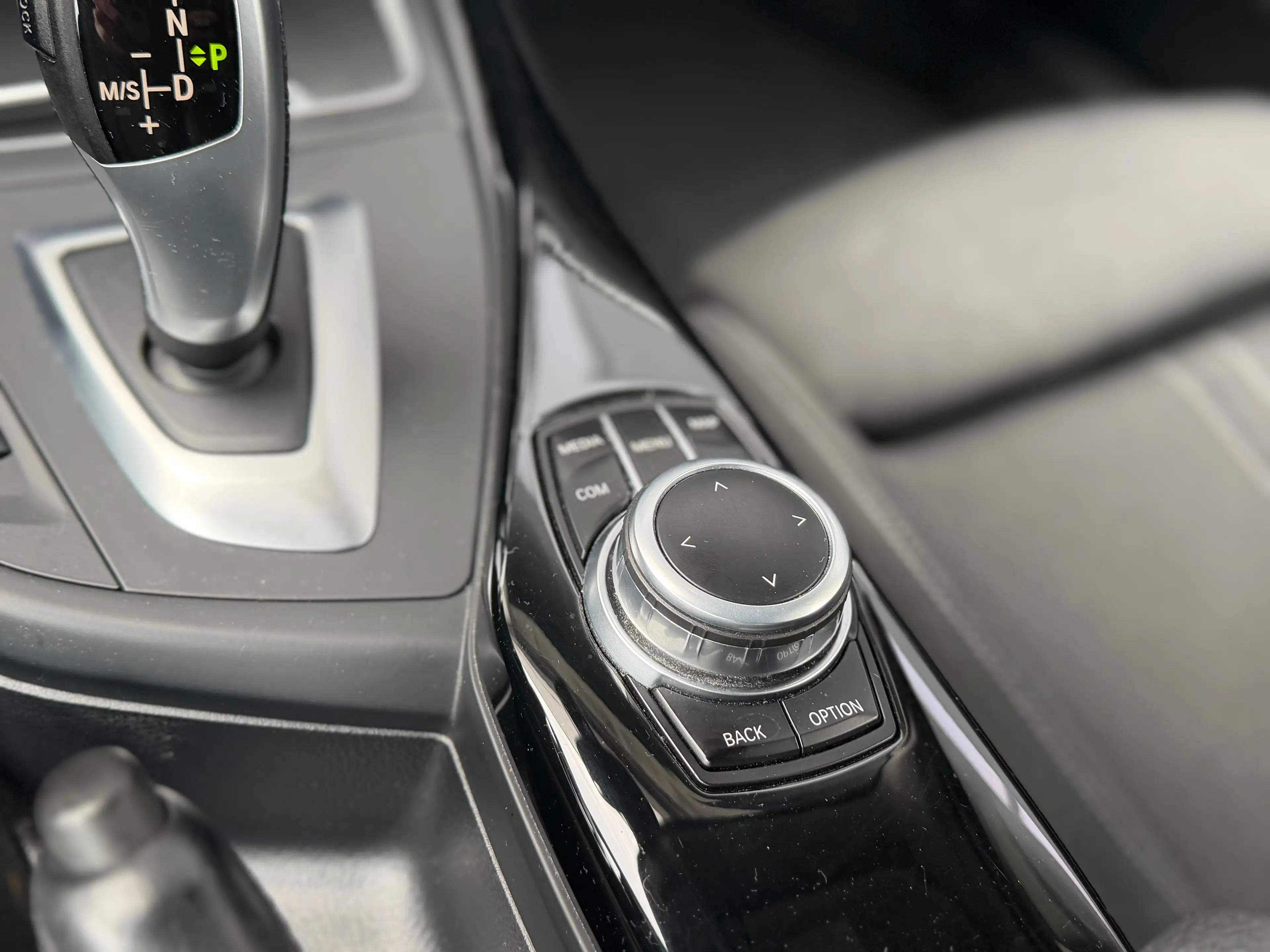 BMW 118 118i * AUTO * SPORTLINE * LEDS * SIEGES CHAUFFANTS * — photo 11