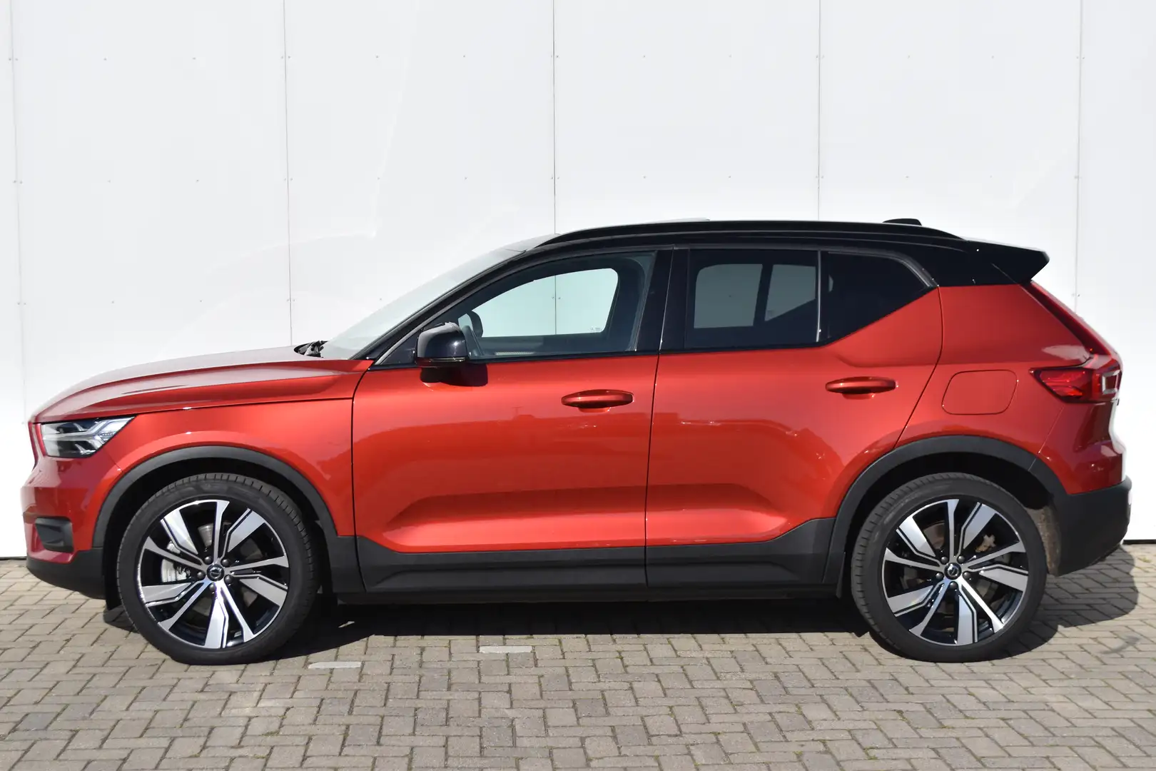 Volvo XC40 Recharge P8 AWD R-Design | Panorama | 20'' | Harma Oranje - 2