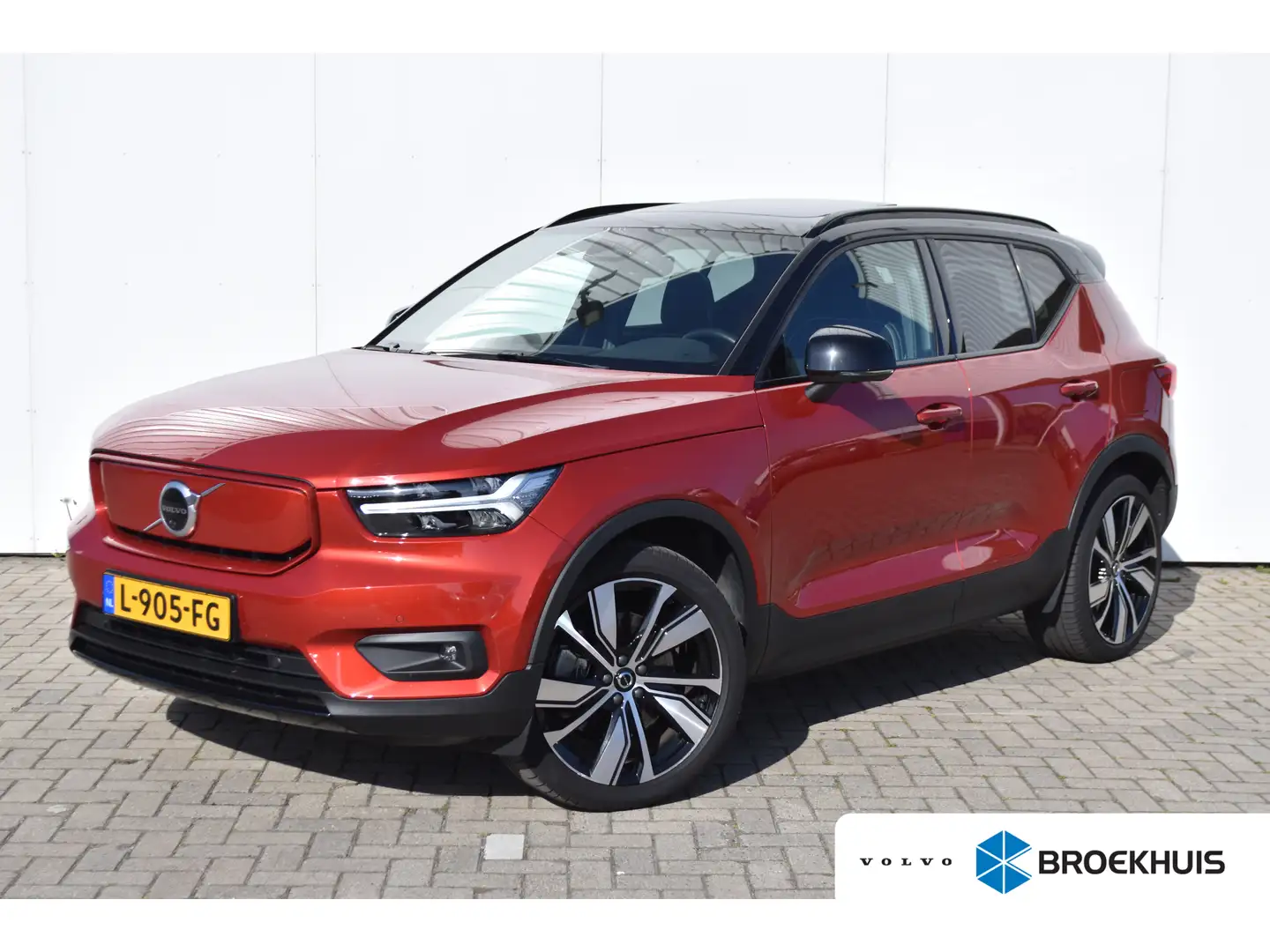 Volvo XC40 Recharge P8 AWD R-Design | Panorama | 20'' | Harma Oranje - 1