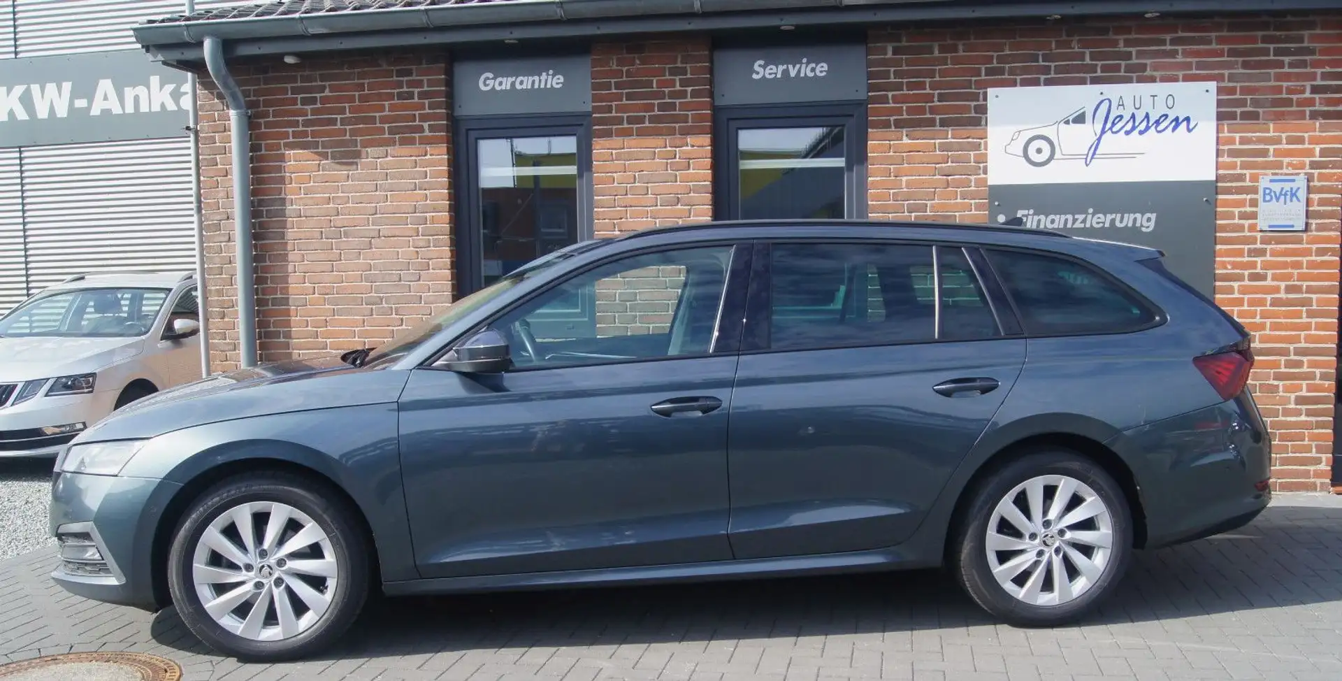 Skoda Octavia Combi 2.0tdi Style LED/Navi/Temp/DAB/Shz Grau - 2