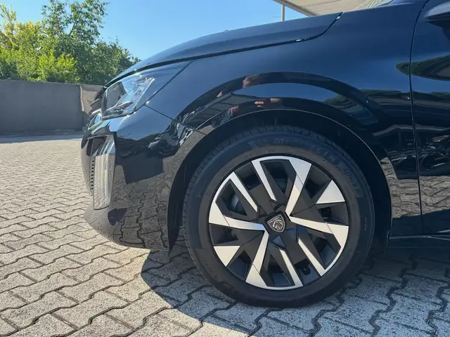 Peugeot 208 view 7