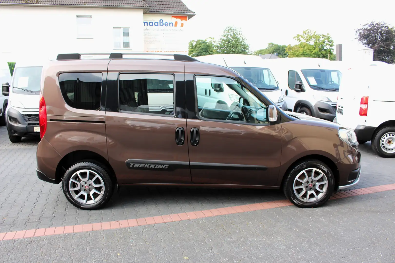 Fiat Doblo Trekking 5-Sitz*Klima*PDC*Navi*2Schiebetür Braun - 2